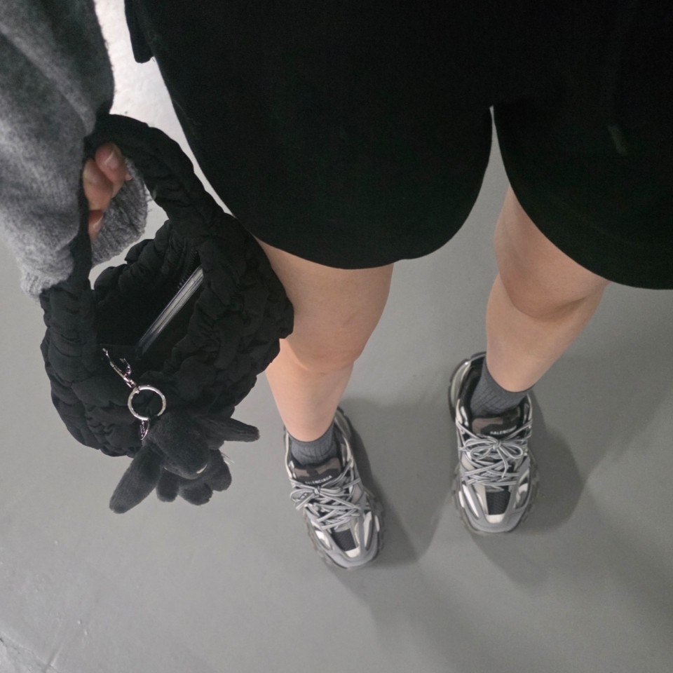 Jellycat Bashful Bunny Bag Charm Ink, Balenciaga Track Sneakers Grey White 2019 착용 스타일