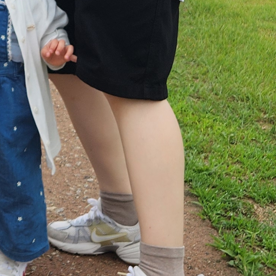(W) Nike V2K Run Phantom Light Khaki 착용 스타일