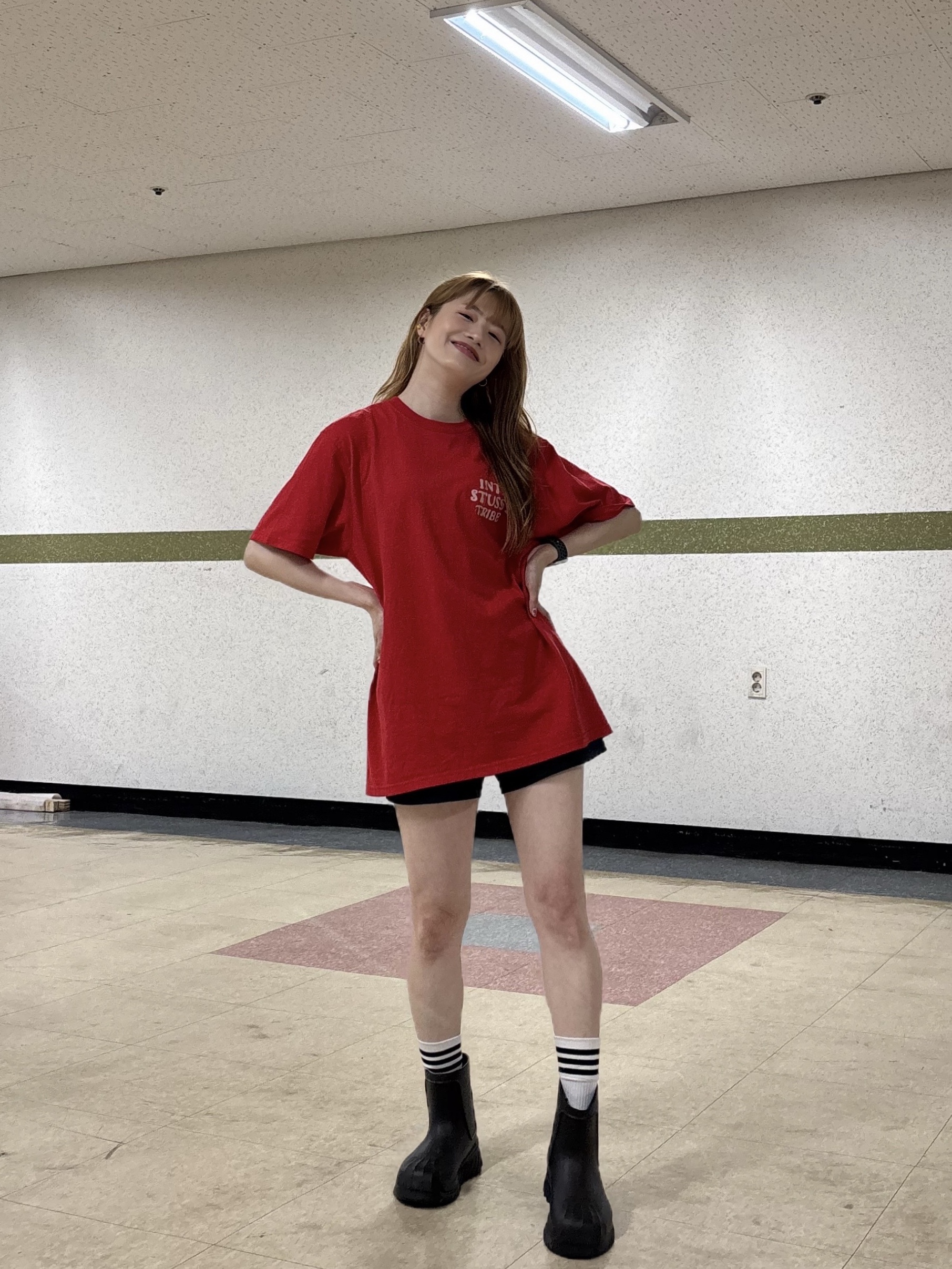 (W) Adidas Adifom Superstar Boot Black, Stussy Serpent T-Shirt Red 착용 스타일 - 1