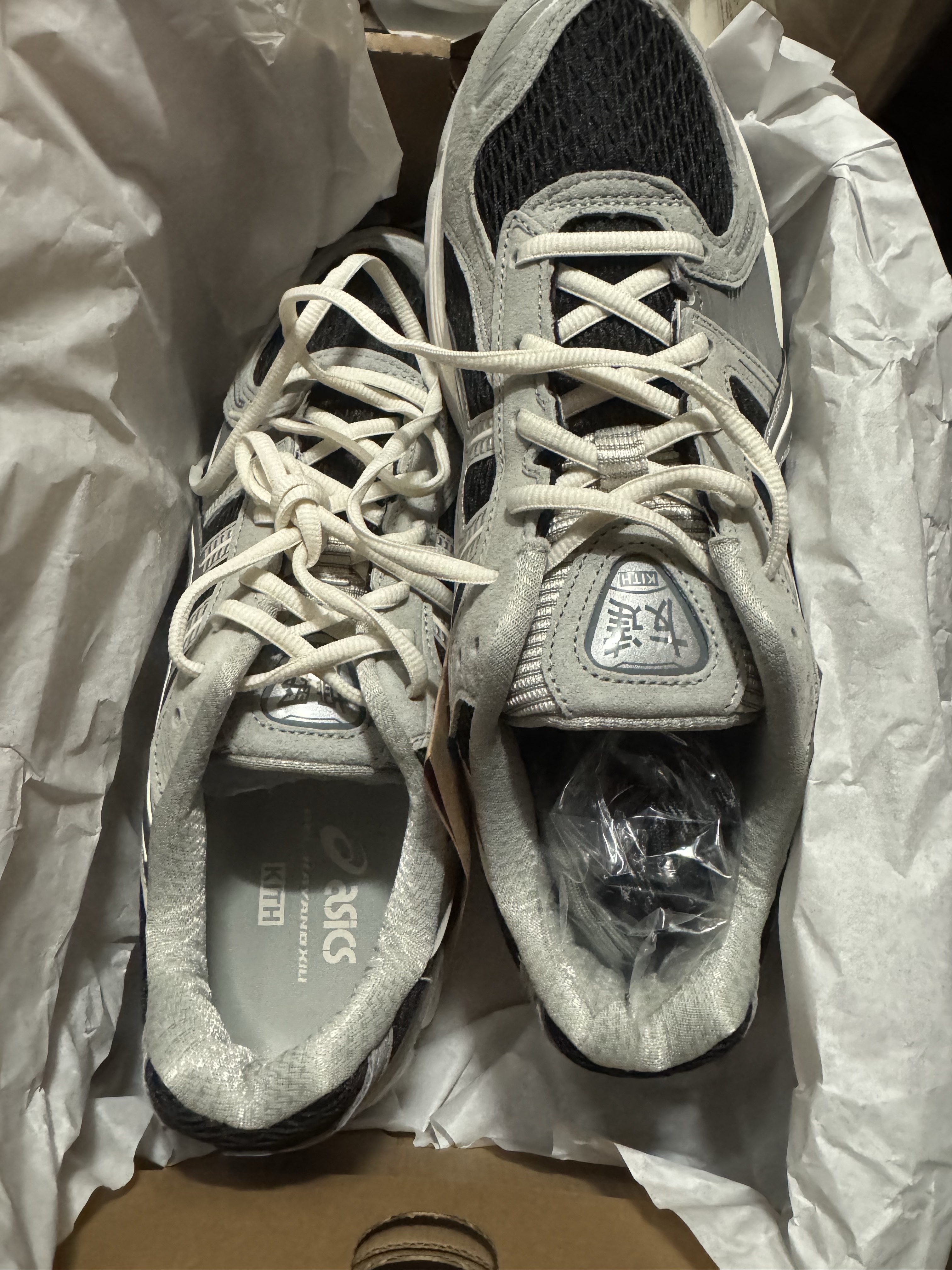 Asics x Kith Gel-Kayano 12.1 Peat Cream, Jordan x Off-White S/S Top Forest Green Black - Asia 착용 스타일 - 2