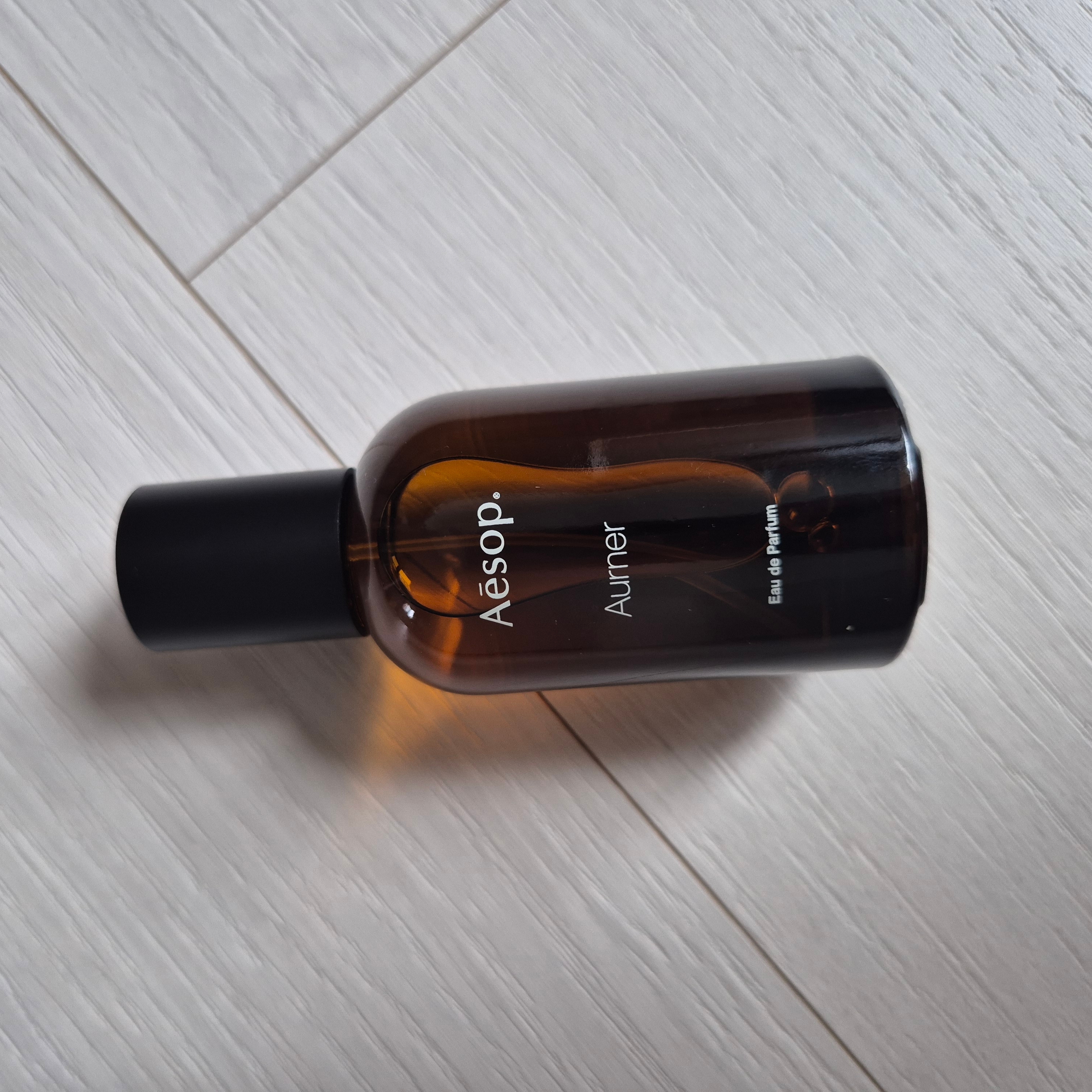Aesop Aurner Eau De Parfum 50ml 착용 스타일 - 2