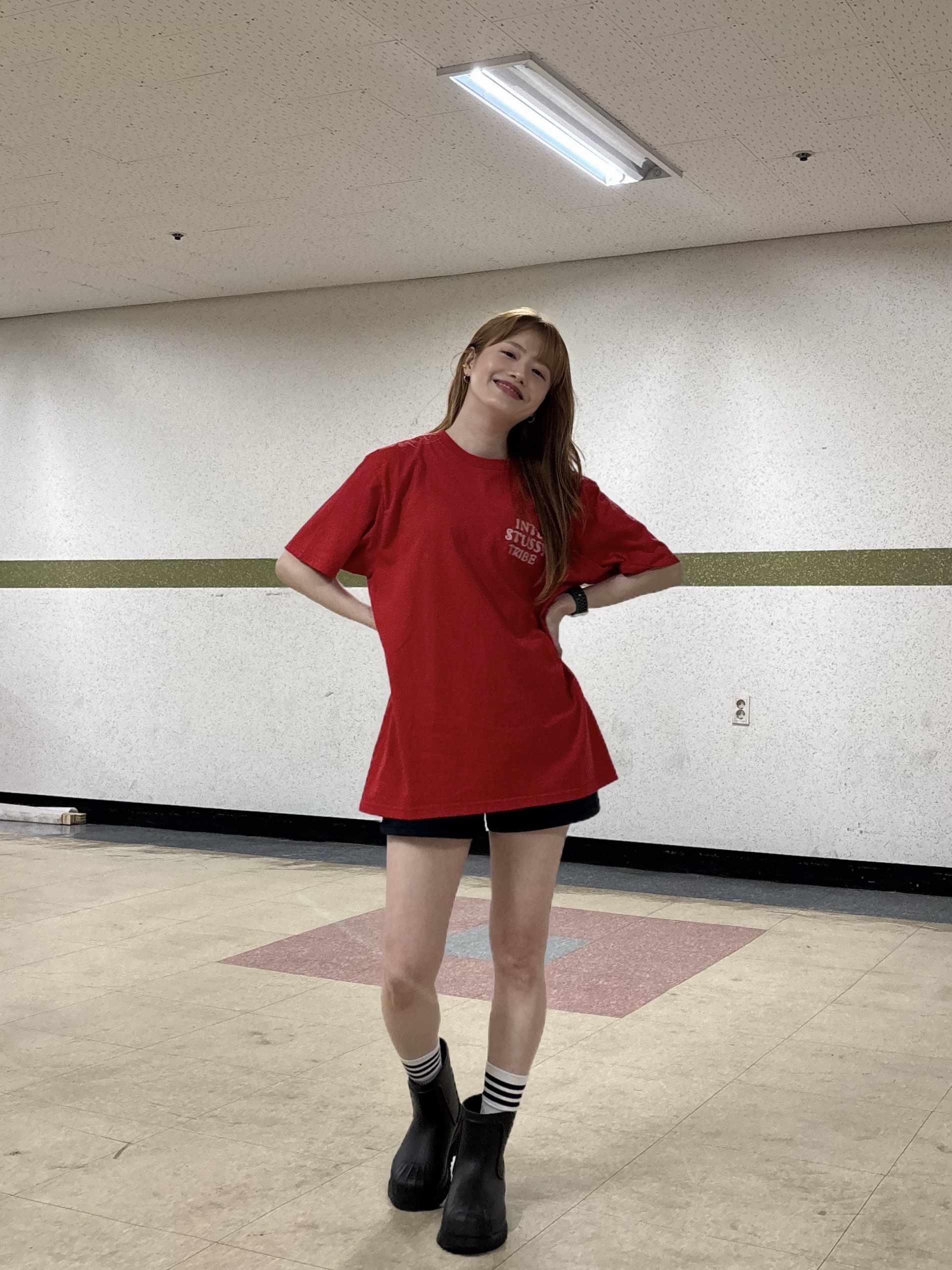 (W) Adidas Adifom Superstar Boot Black, Stussy Serpent T-Shirt Red 착용 스타일 - 5