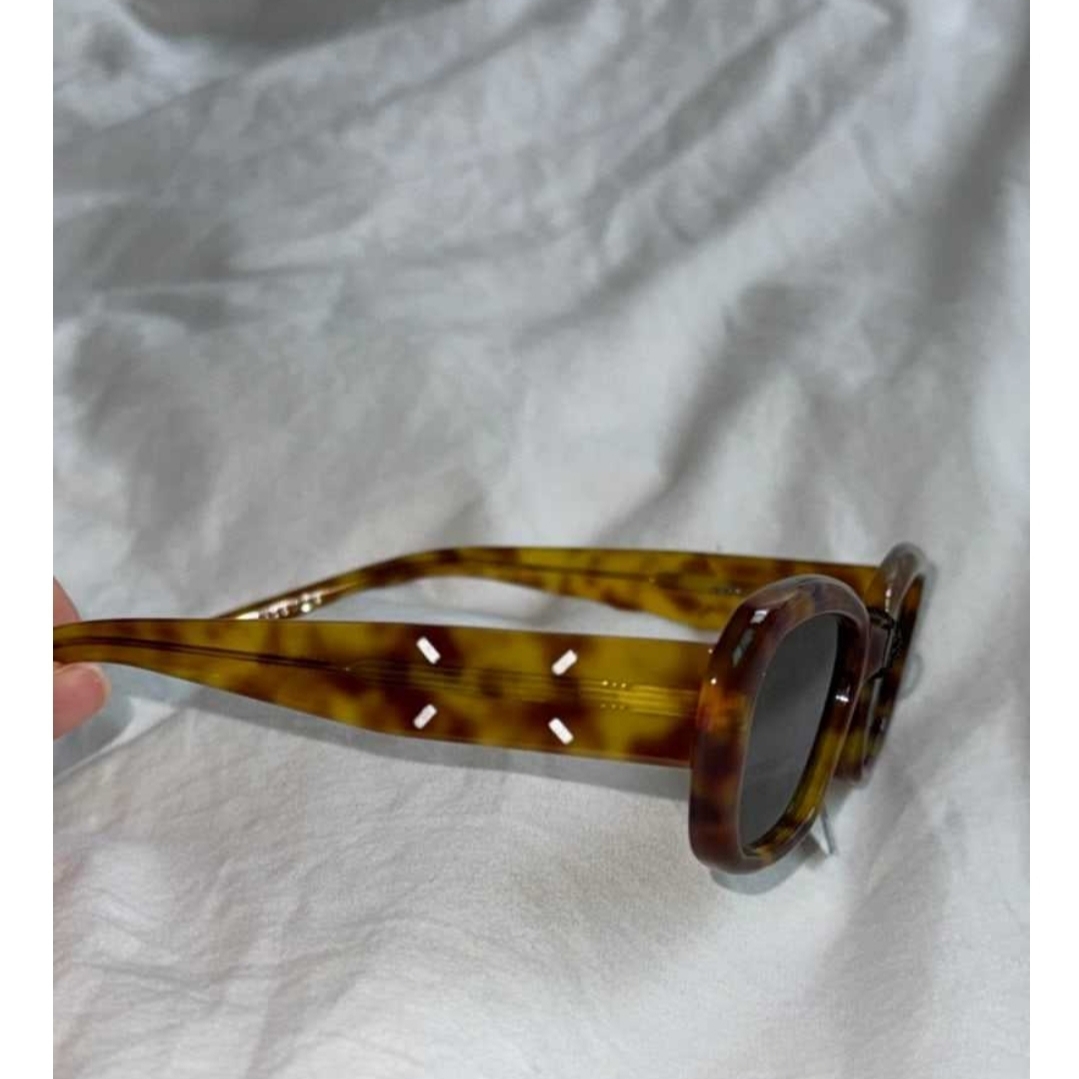Gentle Monster x Maison Margiela MM207 Tortoise Gray 착용 스타일 - 3