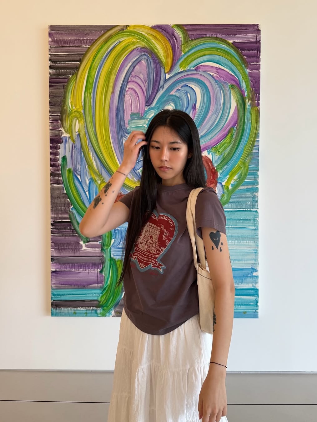 The Saturday Evening Post Arch Heart T-Shirt_Charcoal 착용 스타일 - 2