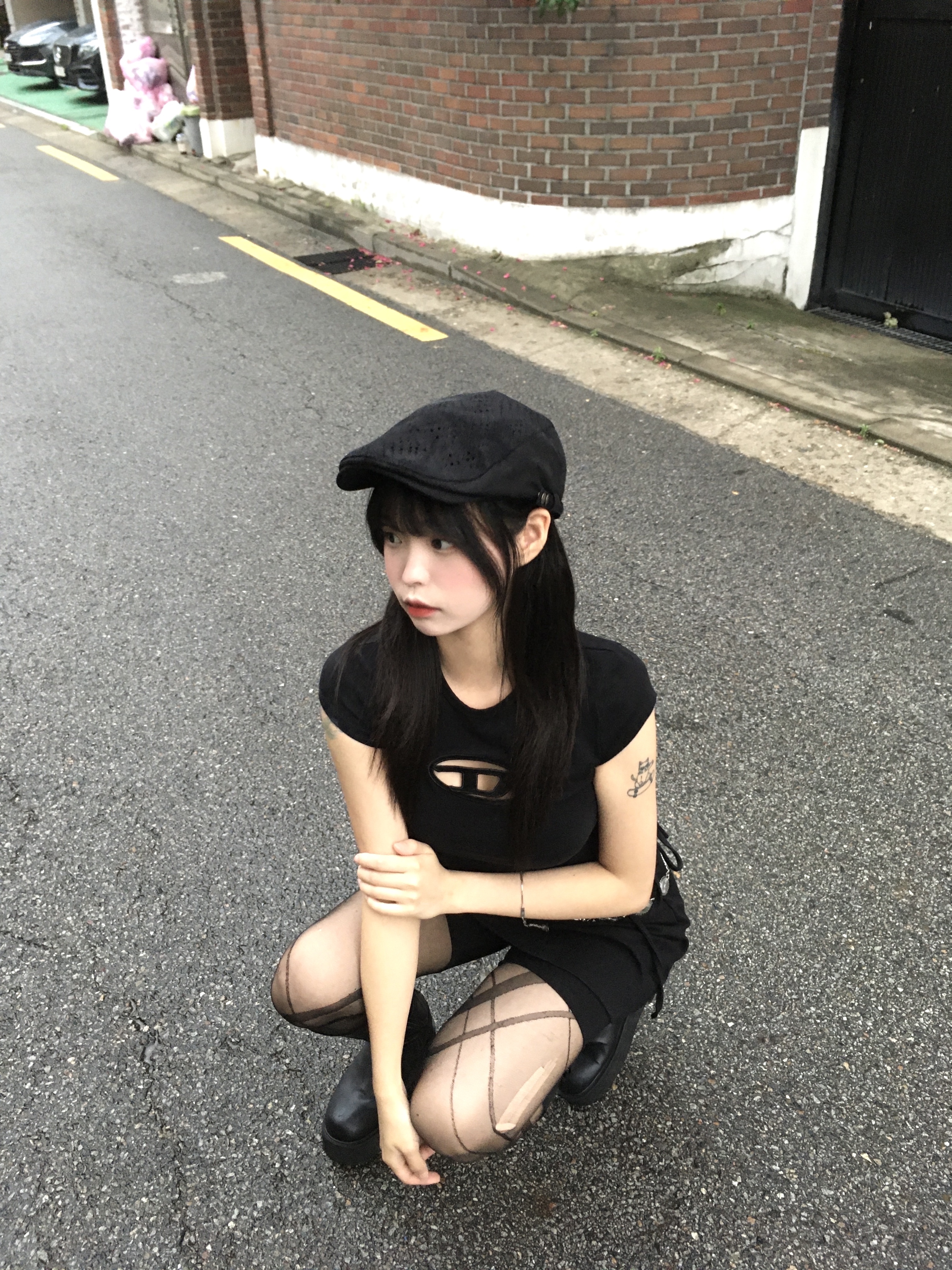 (W) Diesel T-Angie Peekaboo Logo T-Shirt Black 착용 스타일 - 1