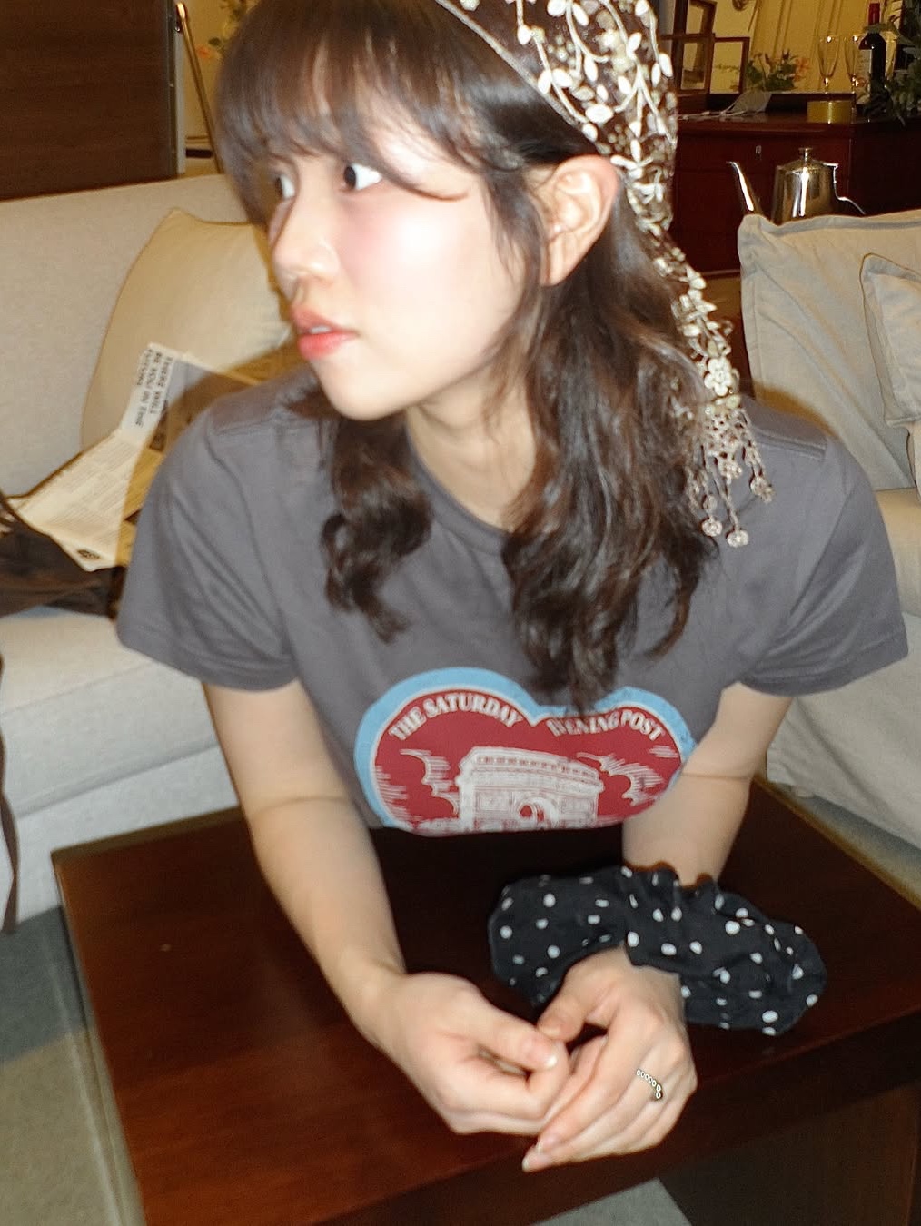 The Saturday Evening Post Arch Heart T-Shirt_Charcoal 착용 스타일 - 1