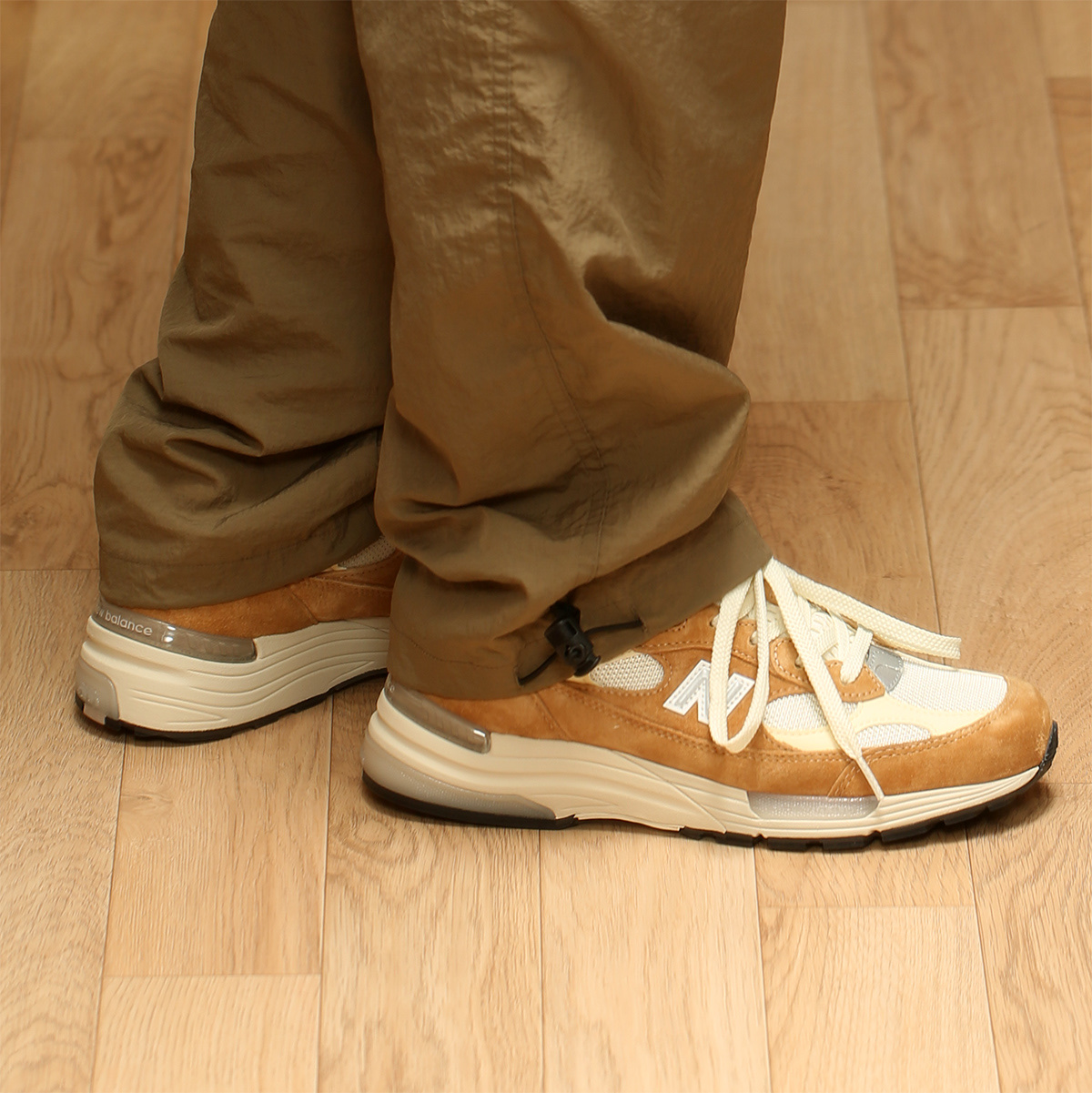 New Balance 992 Made in USA Sweet Caramel Calcium, New Balance x Packer 992 Made in USA 착용 스타일 - 5