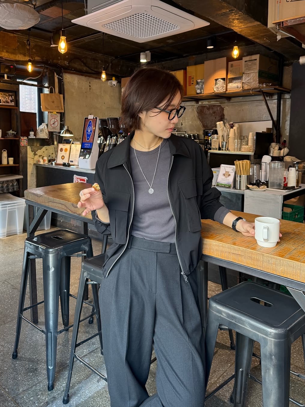 The Saturday Evening Post Cropped Jacket_Charcoal 착용 스타일