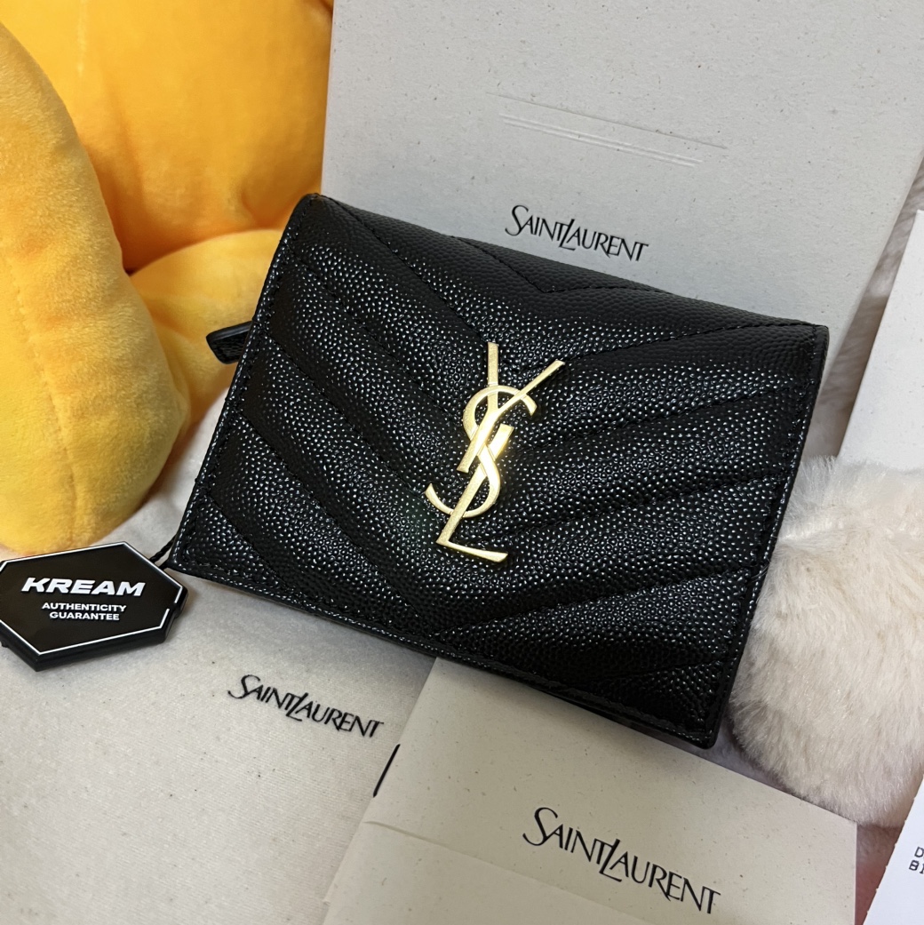 Saint Laurent Gold Monogram Card Case in Grain de Poudre Embossed Leather Black 착용 스타일