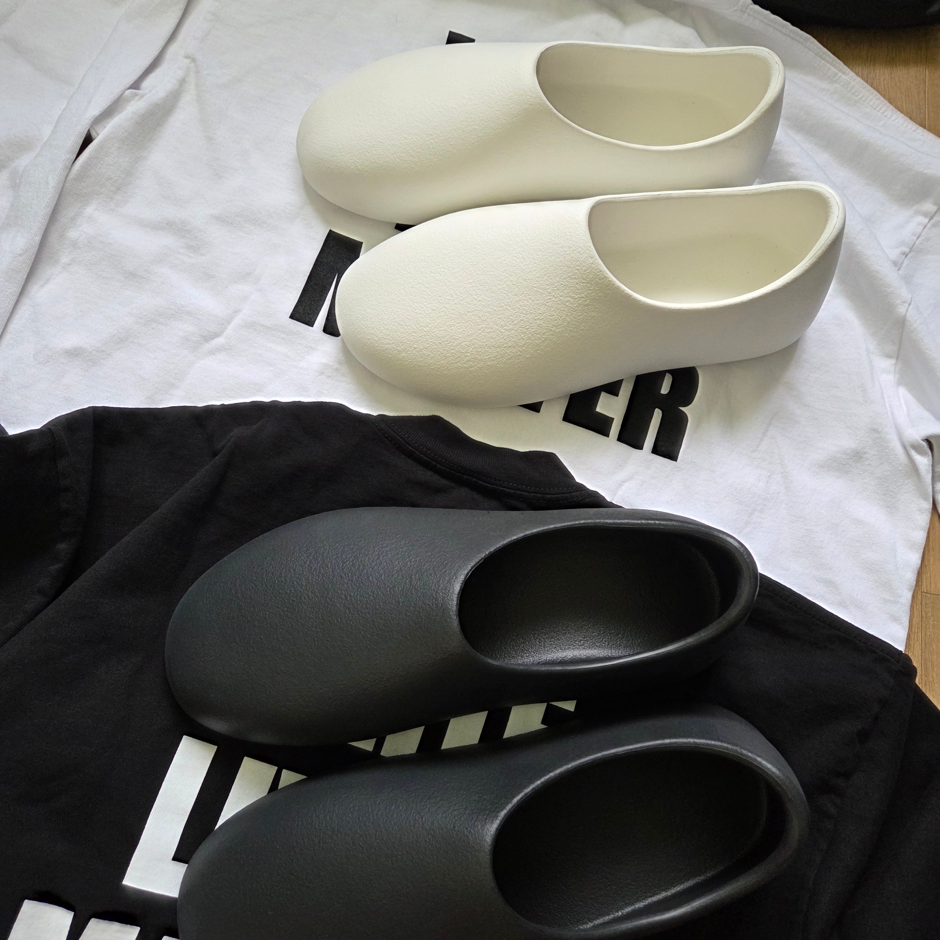 Yeezy SL-01 White, Yeezy SL-01 Black 착용 스타일 - 6