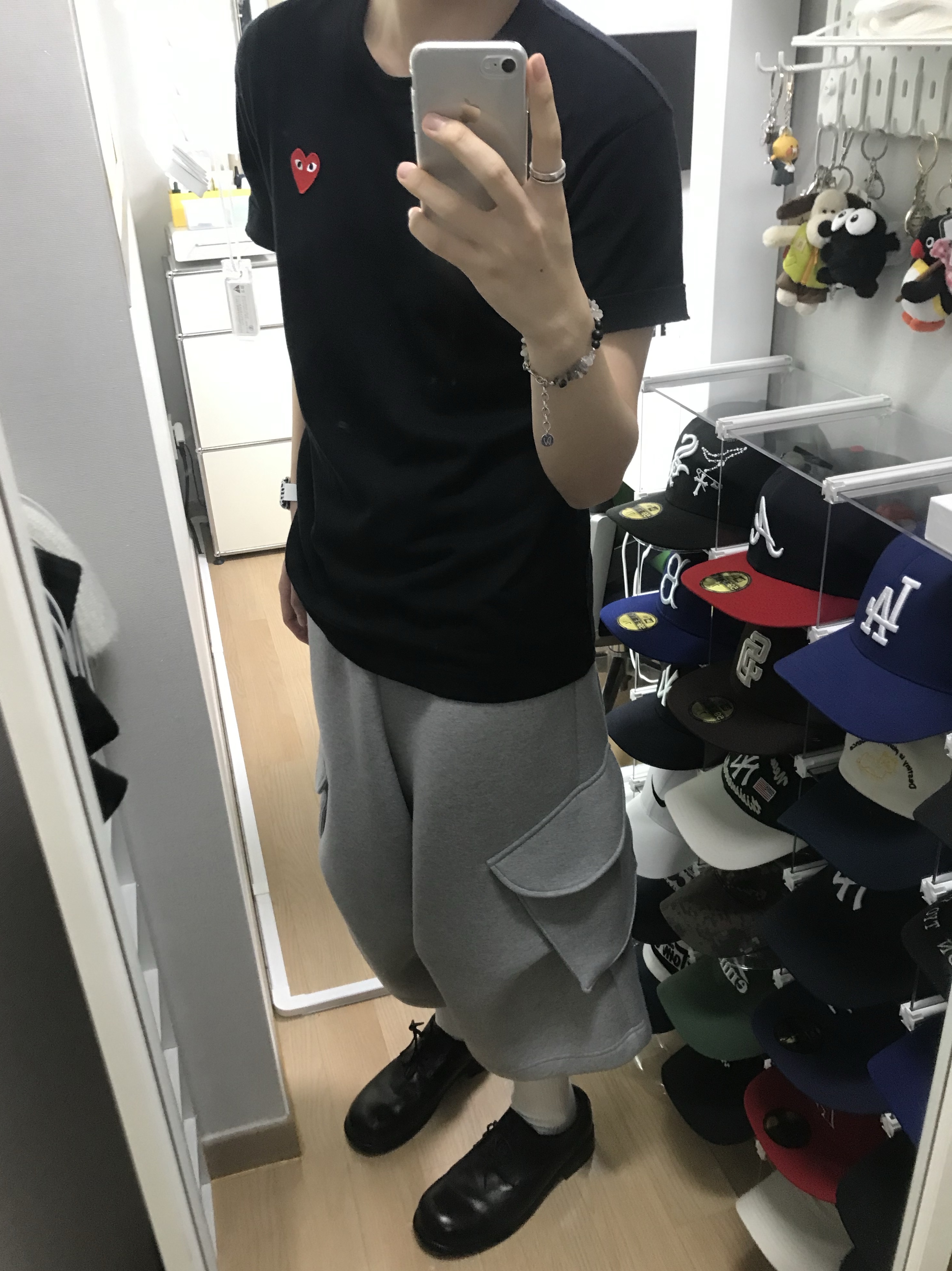 Play Comme des Garcons Red Heart T-Shirt Black, MJD x AAO Wide Cargo Bermuda Pants Grey 착용 스타일