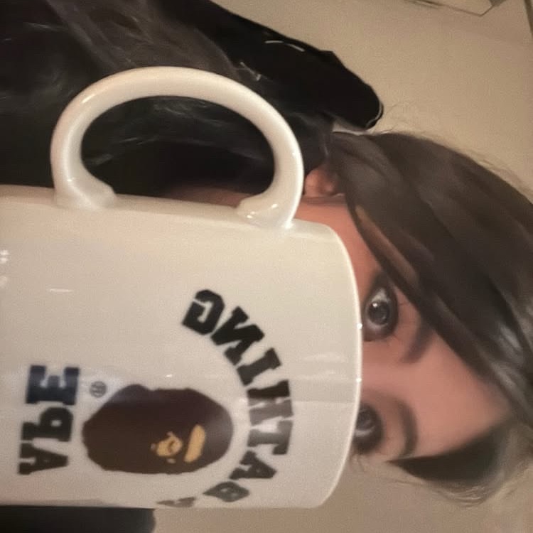 BAPE College Pottery Mug White 착용 스타일