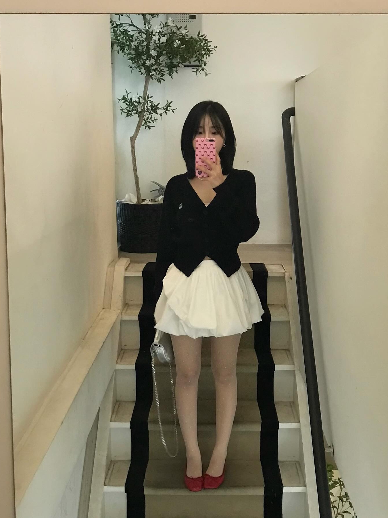 Don't Ask My Plan Balloon Mini Wrap Skirt - White 착용 스타일 - 5