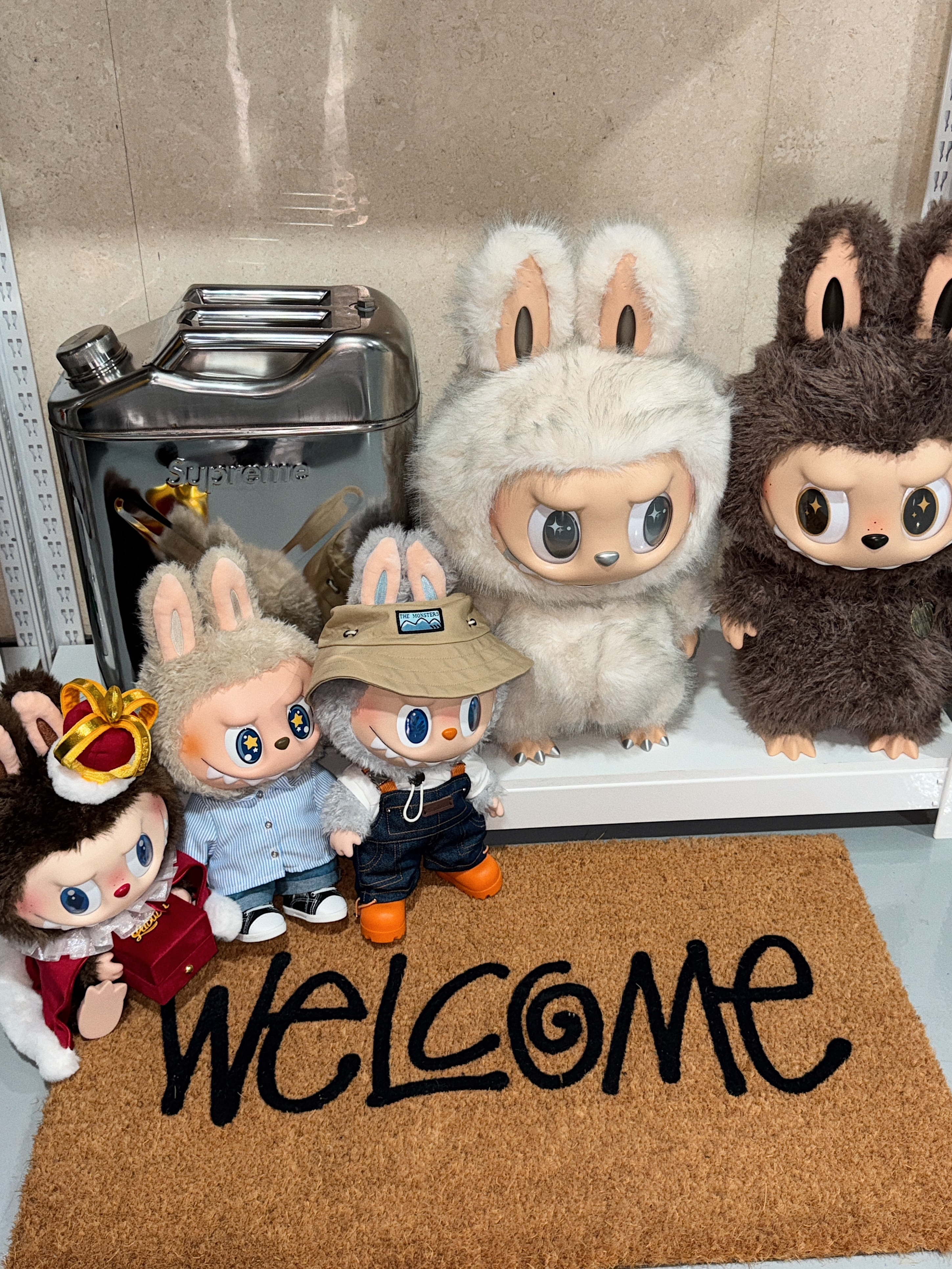 Pop Mart The Monsters I Found You Vinyl Face Doll, Pop Mart Labubu Flip with Me Doll 착용 스타일 - 1