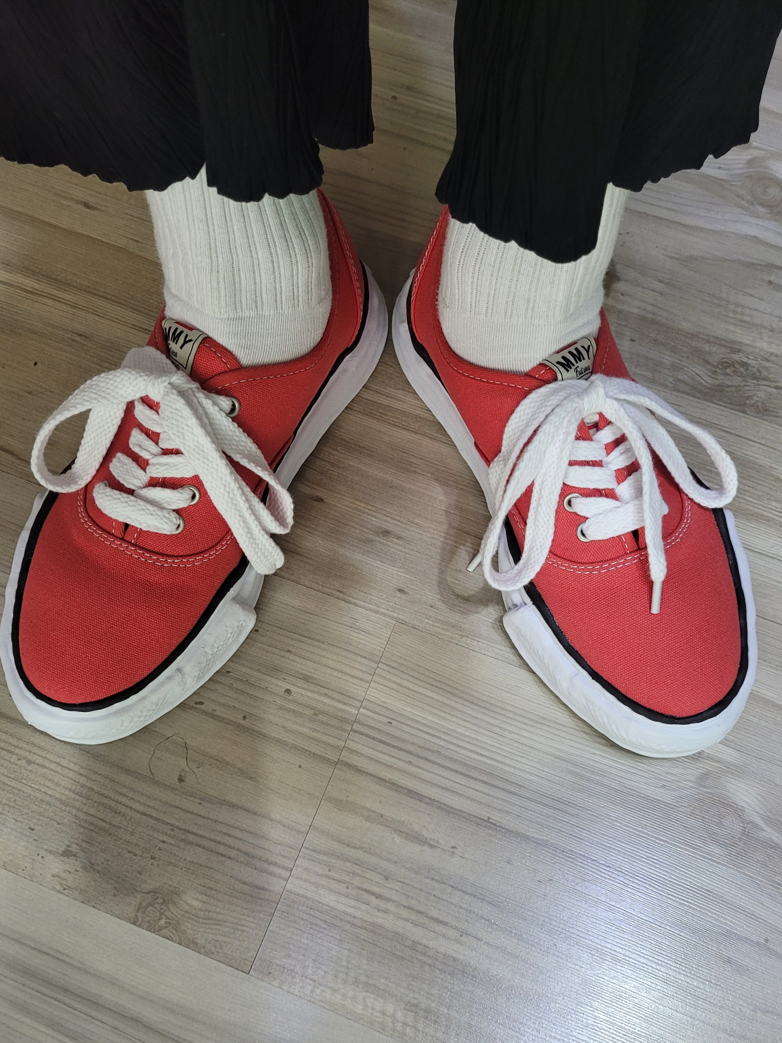 Maison Mihara Yasuhiro Baker OG Sole Canvas Low Cut Sneakers Red 착용 스타일
