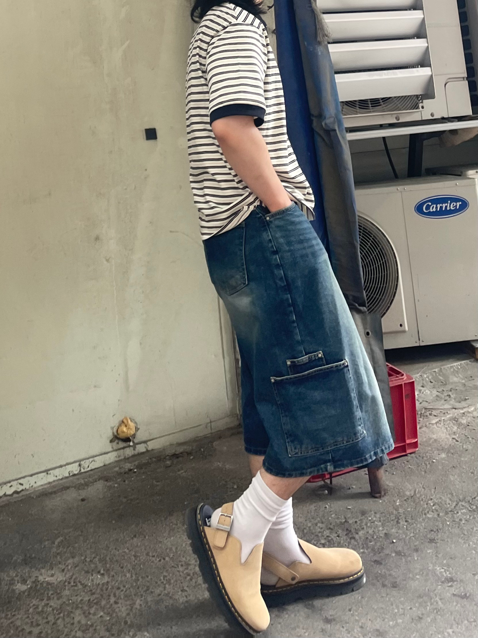 Dr. Martens Zebzag Suede Slingback Platform Mule Savannah Tan 착용 스타일 - 3