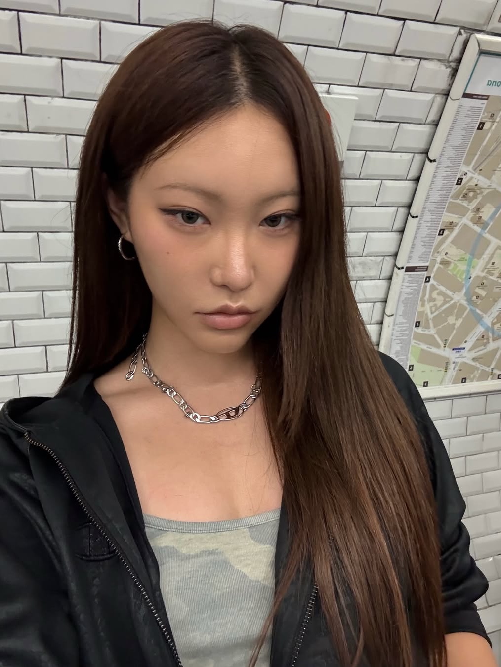 Diesel DX1600040 Stainless Steel and Brass Chain Necklace Silver 착용 스타일