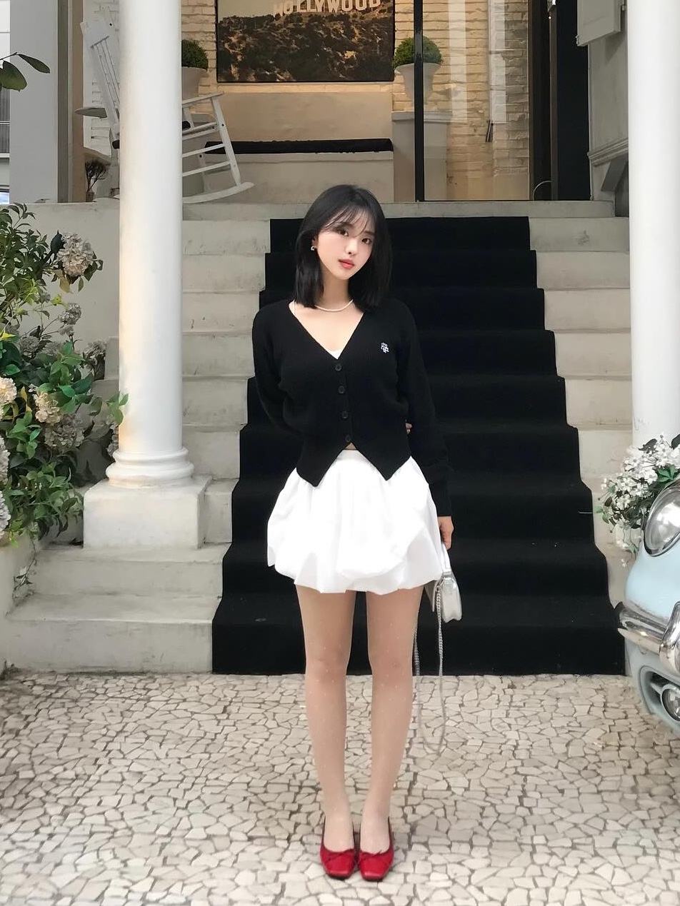 Don't Ask My Plan Balloon Mini Wrap Skirt - White 착용 스타일 - 3