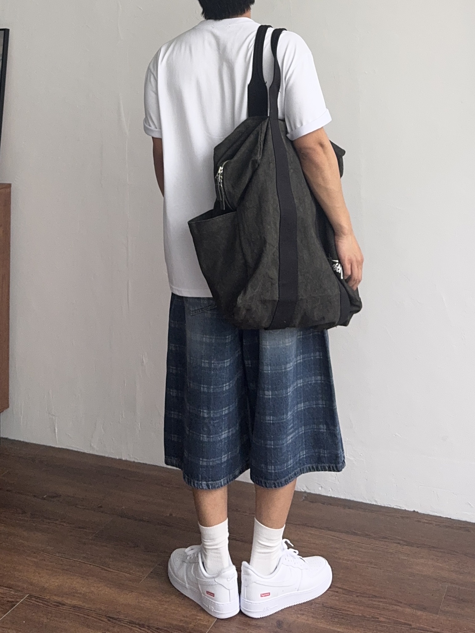Nike x Supreme Air Force 1 Low White, Stussy Canvas Flight Bag Washed Black 착용 스타일 - 2