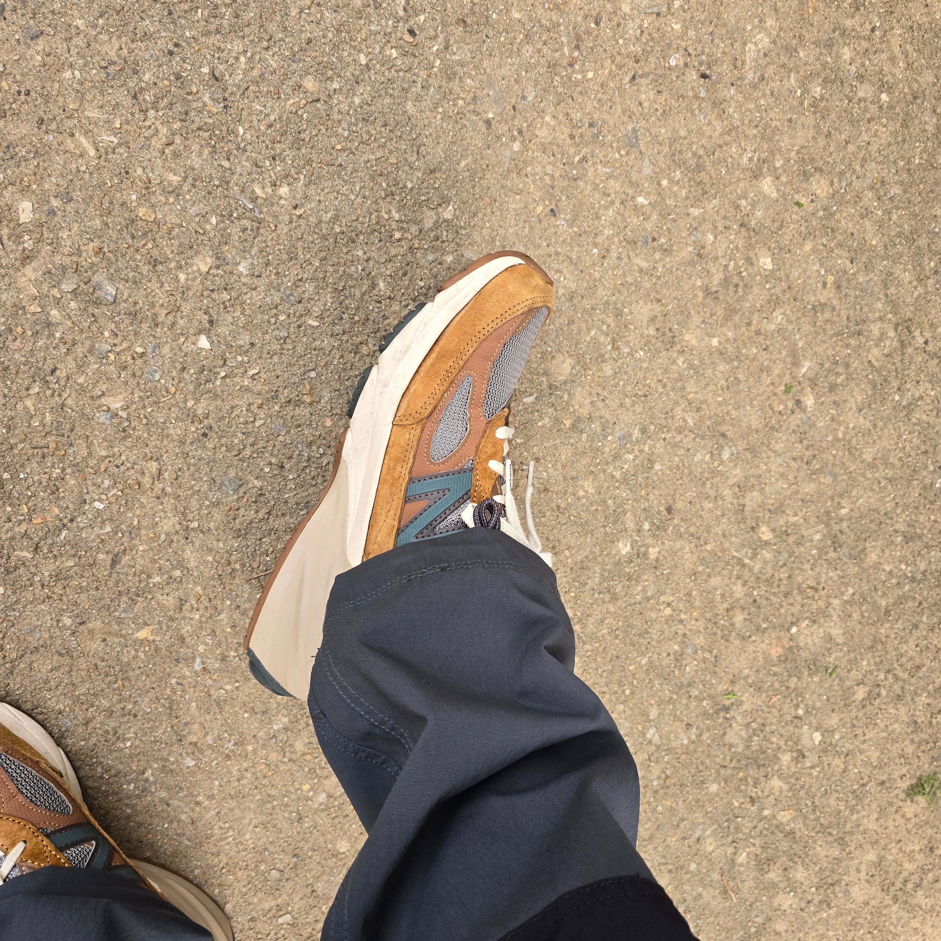 New Balance x Carhartt WIP 990v6 Made in USA Hamilton Brown Military Green, Nike ACG Smith Summit Cargo Pants Dark Smoke Grey - US/EU 착용 스타일