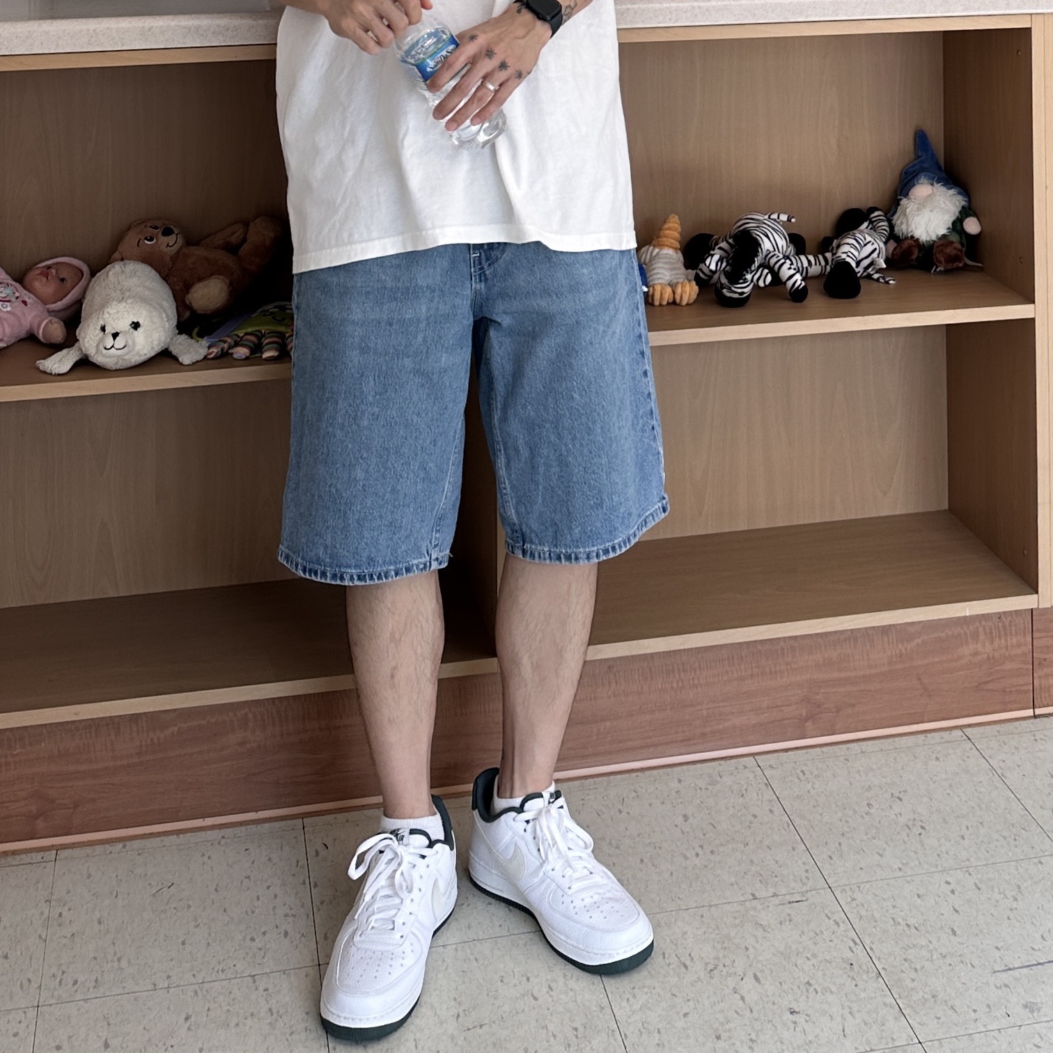Nike Air Force 1 '07 LV8 White Vintage Green 착용 스타일