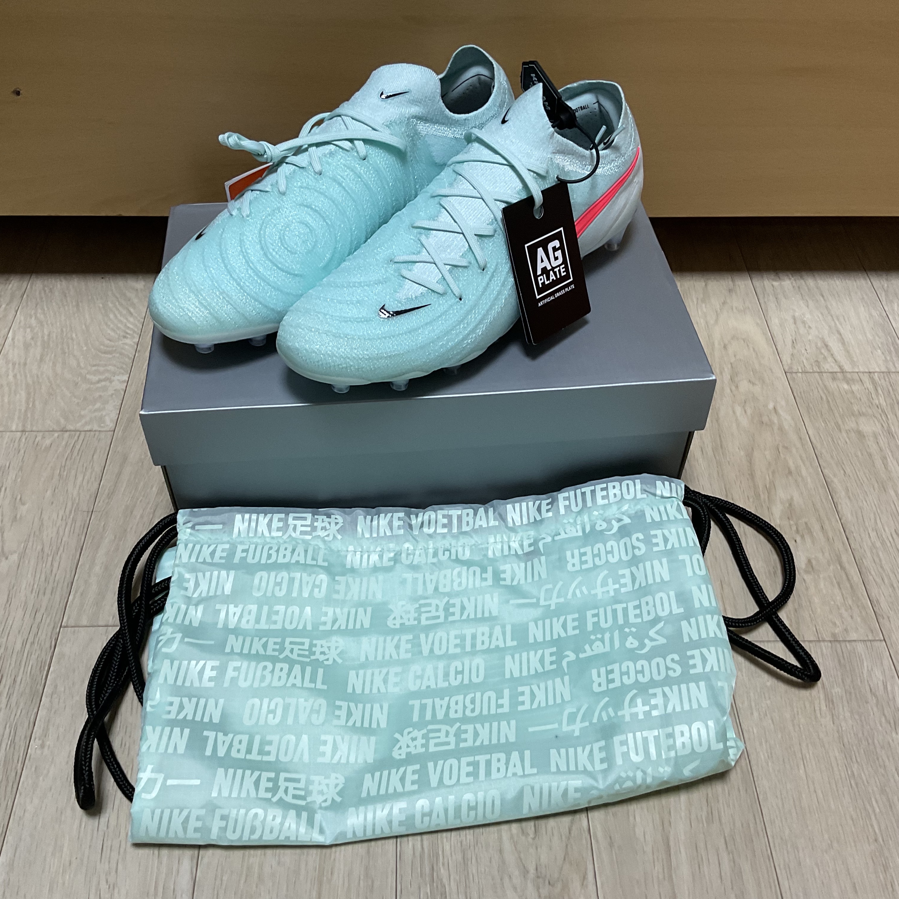 Nike Phantom GX 2 Elite AG Mad Energy Pack 착용 스타일