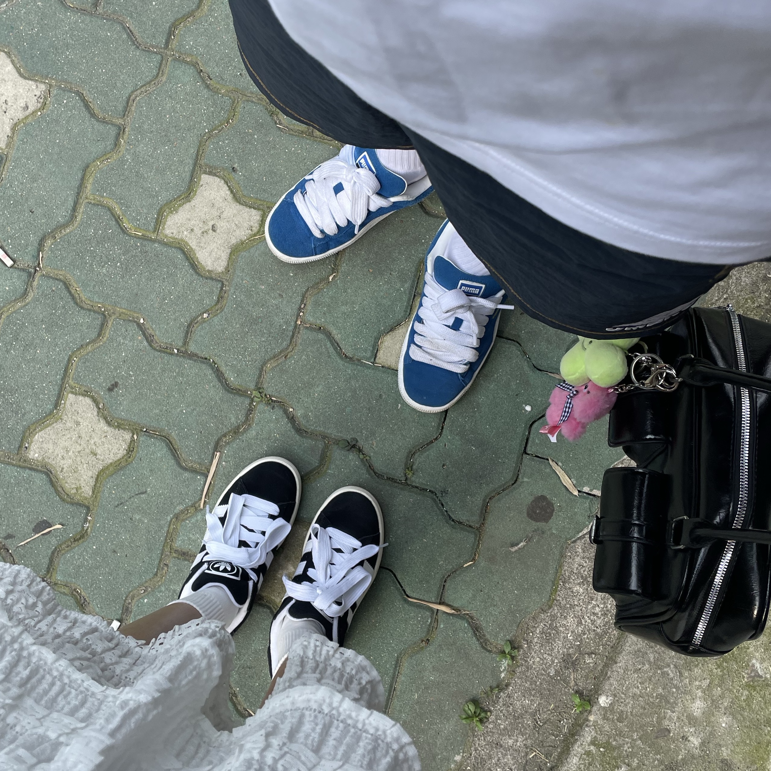 Adidas Campus 00s Core Black Cloud White, Puma Suede XL Puma Team Royal Puma White 착용 스타일