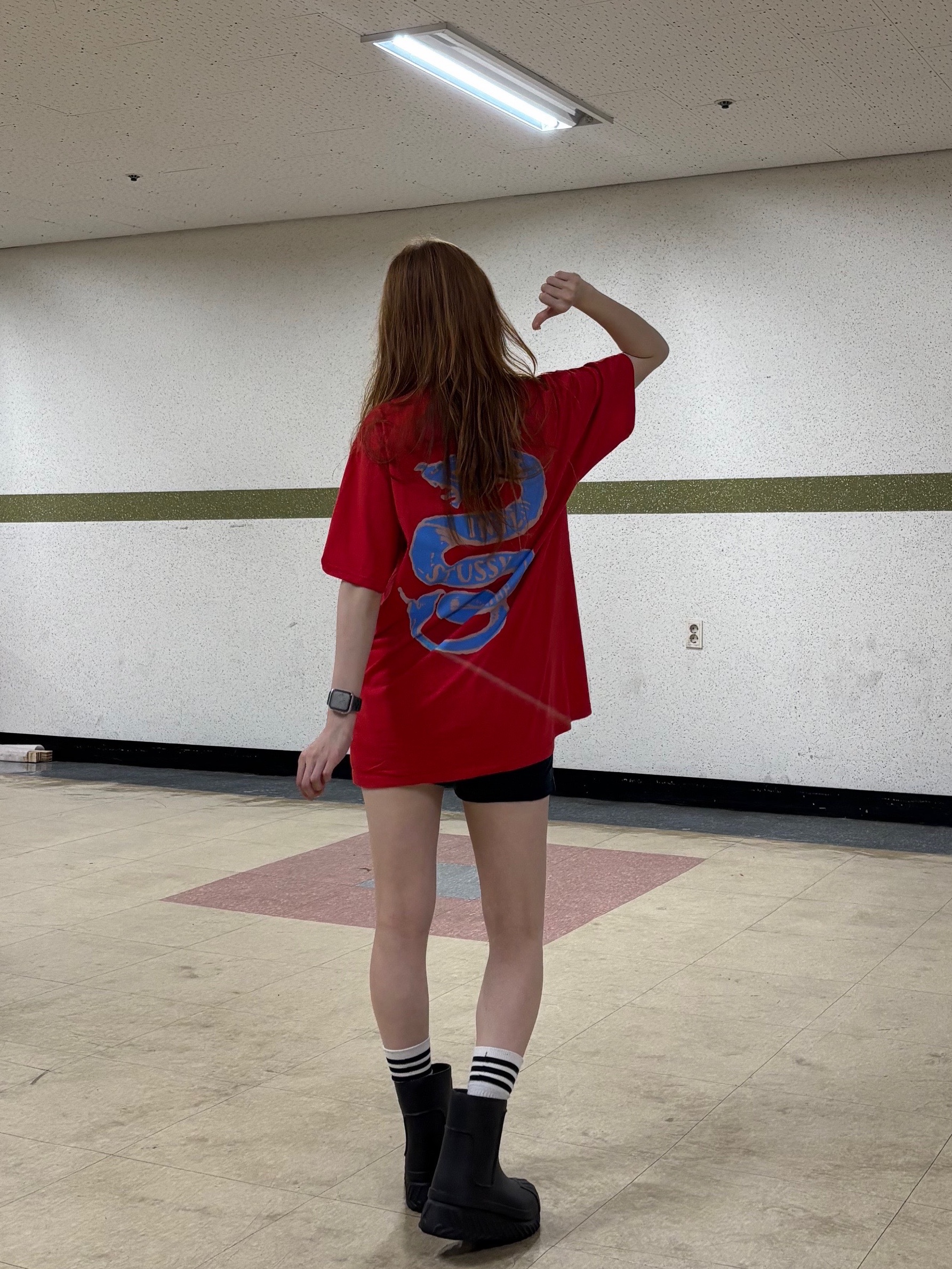 (W) Adidas Adifom Superstar Boot Black, Stussy Serpent T-Shirt Red 착용 스타일 - 6