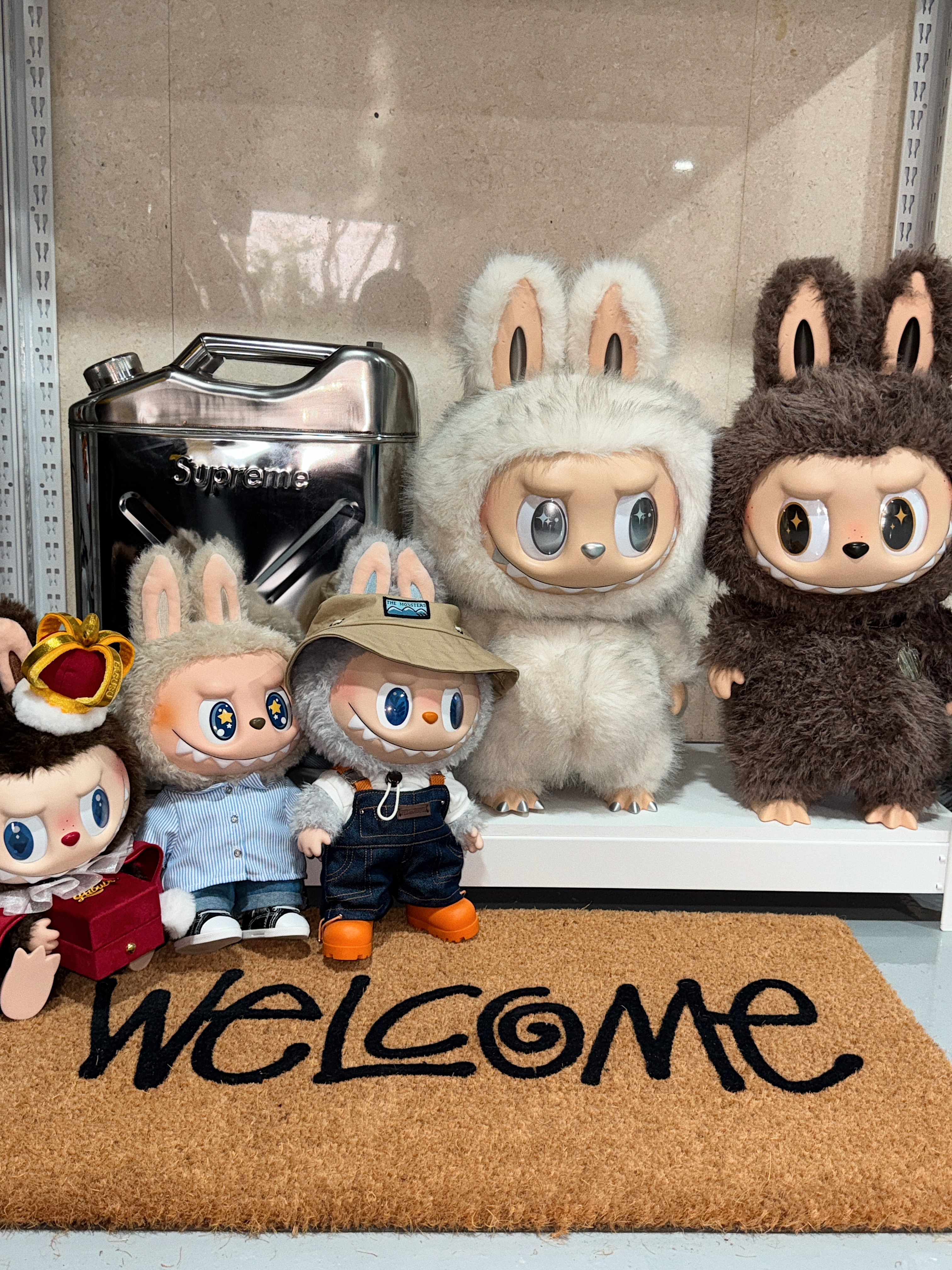 Pop Mart The Monsters I Found You Vinyl Face Doll, Pop Mart Labubu Flip with Me Doll 착용 스타일 - 2