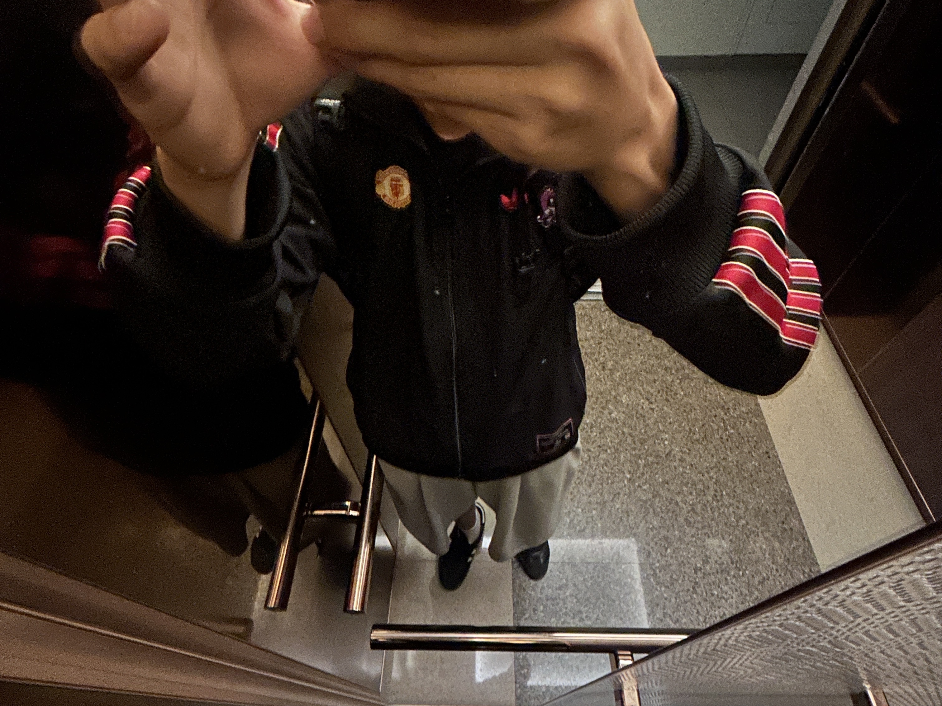 Adidas Manchester United Terrace Icon Track Top Black - KR Sizing 착용 스타일 - 1