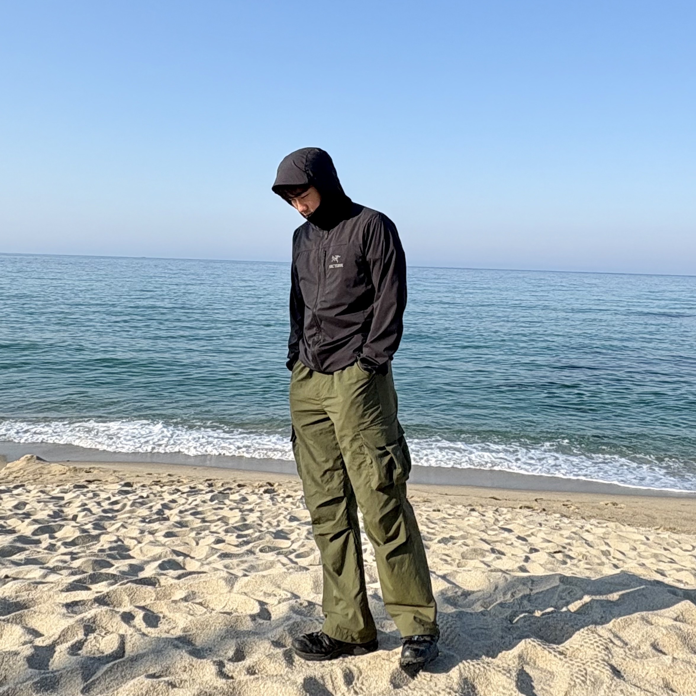 Arc'teryx Squamish Hoody Black, Salomon XT-6 ADV Black 착용 스타일 - 1