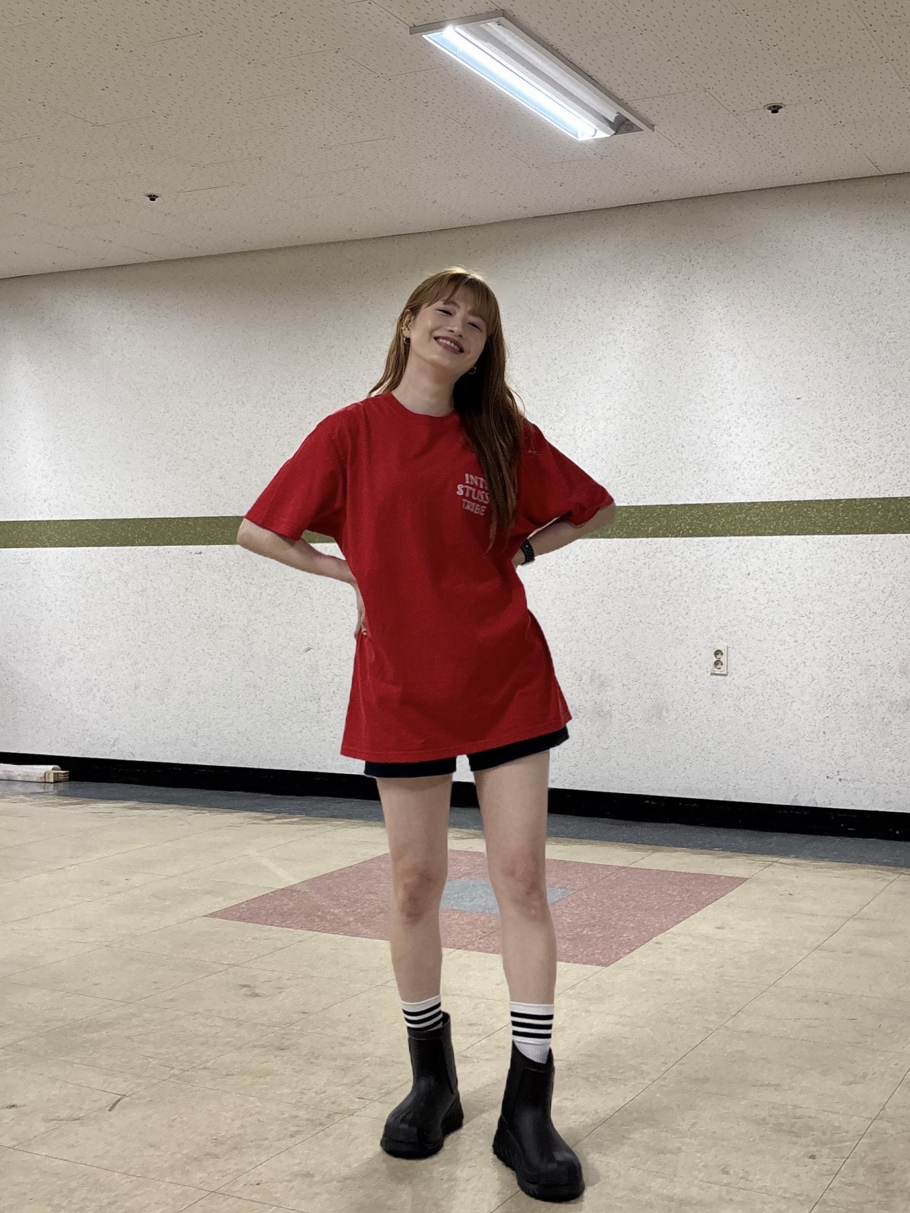 (W) Adidas Adifom Superstar Boot Black, Stussy Serpent T-Shirt Red 착용 스타일 - 2