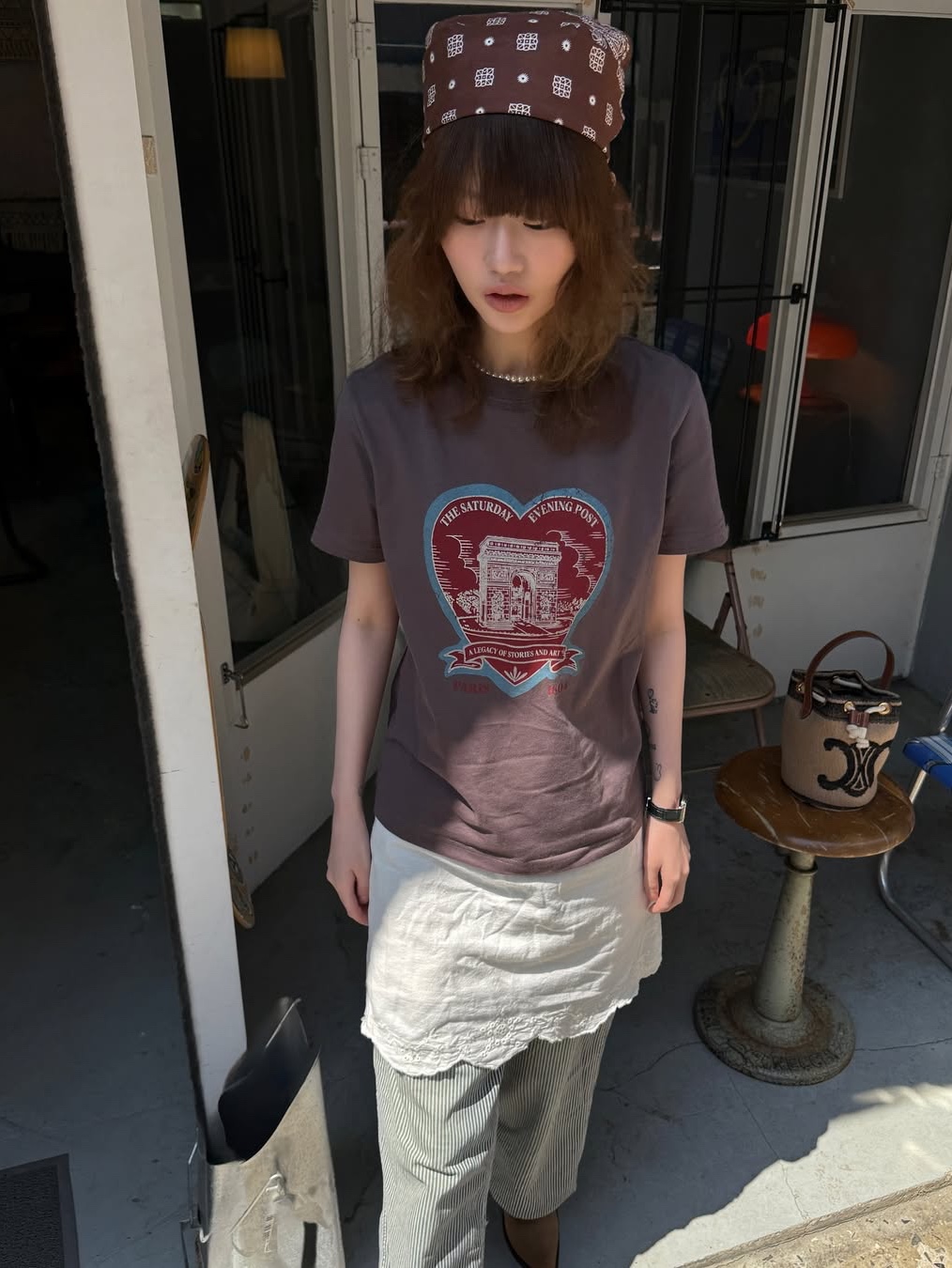 The Saturday Evening Post Arch Heart T-Shirt_Charcoal 착용 스타일 - 2