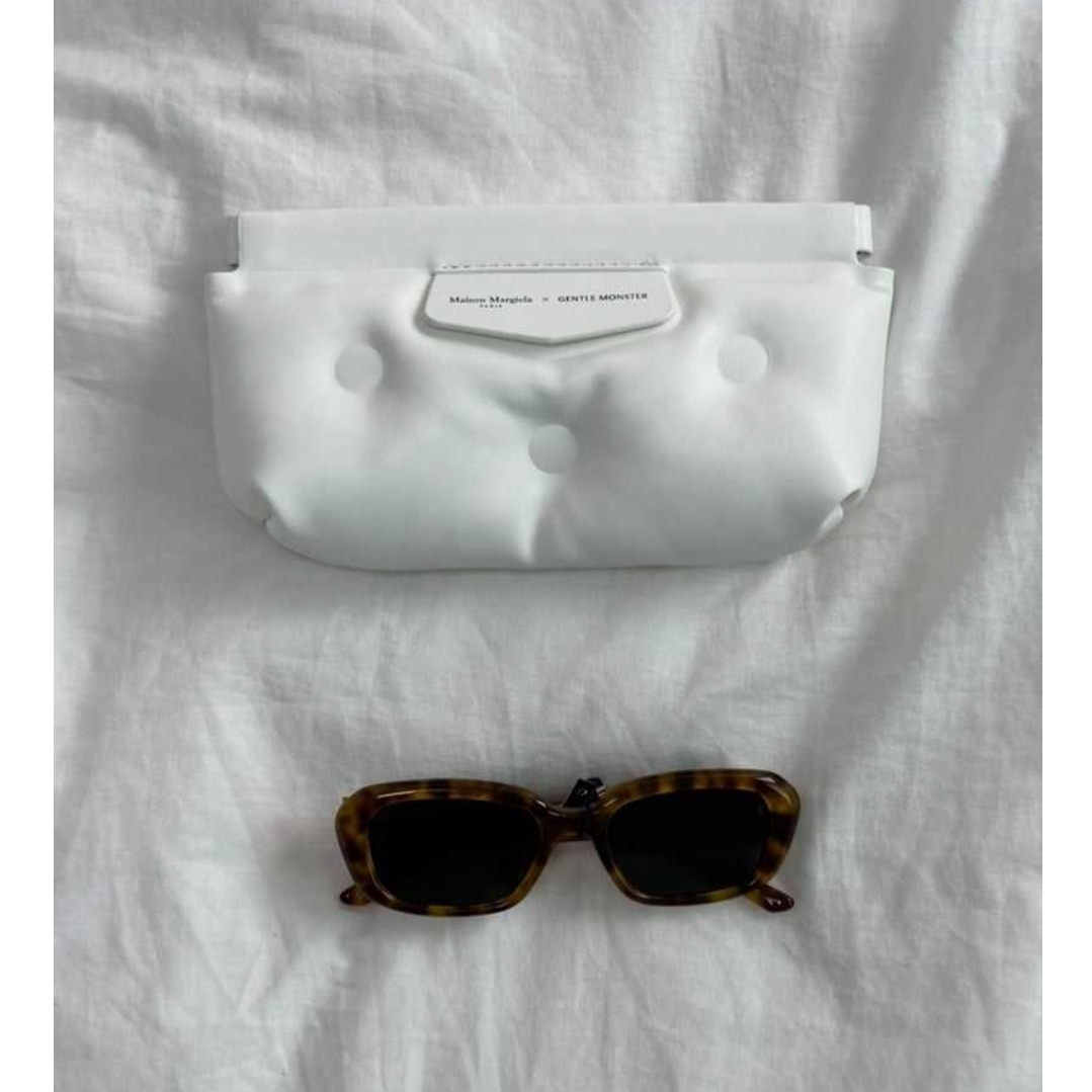 Gentle Monster x Maison Margiela MM207 Tortoise Gray 착용 스타일 - 4