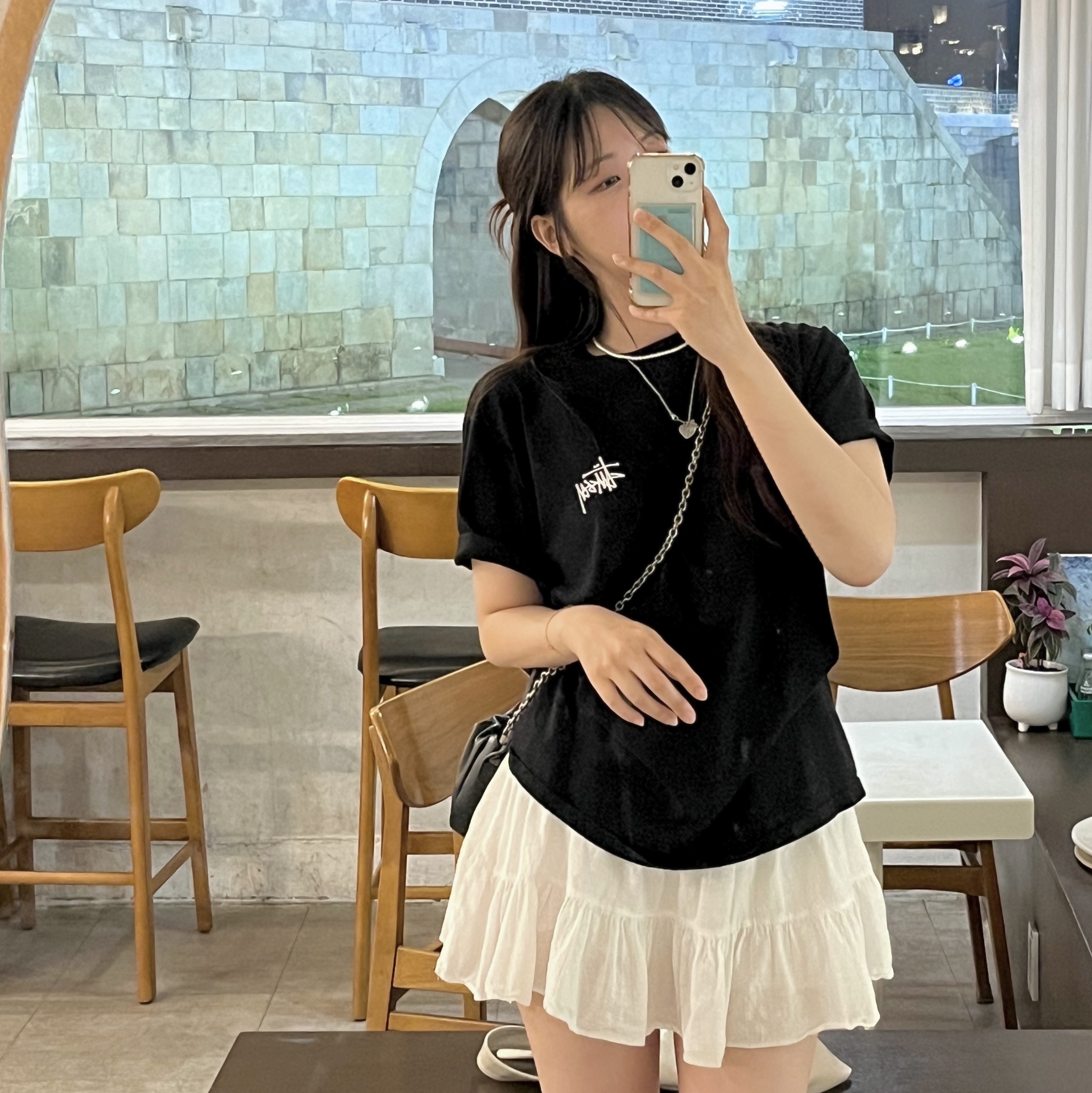 Stussy Basic Stussy T-Shirt Black 2024, 2025, (W) Jordan 1 x Travis Scott Retro Low OG SP Medium Olive 착용 스타일 - 1