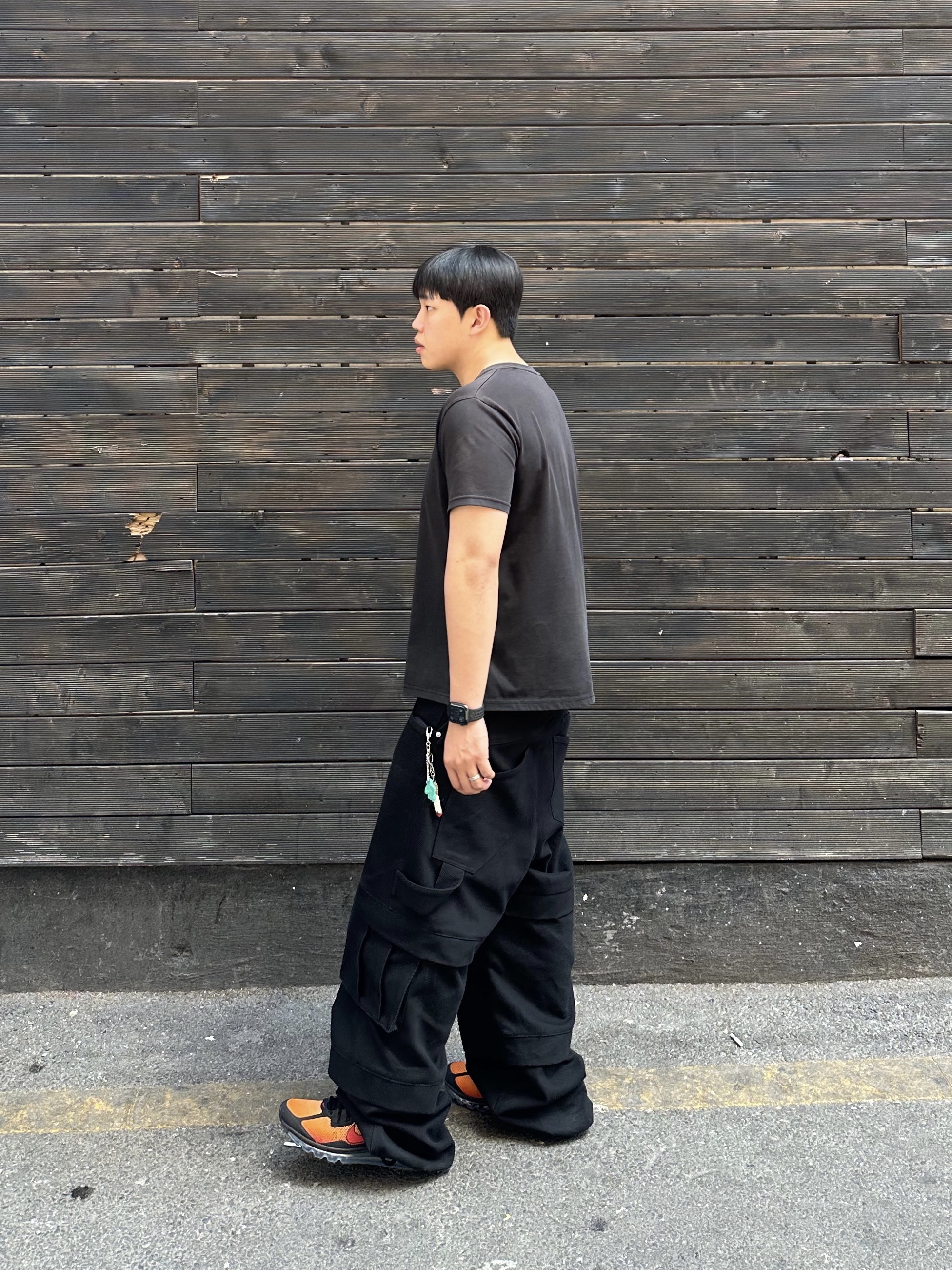 Kamien Titan Baggy Pants Beige, Kamien Titan Bermuda Pants Black 착용 스타일 - 1
