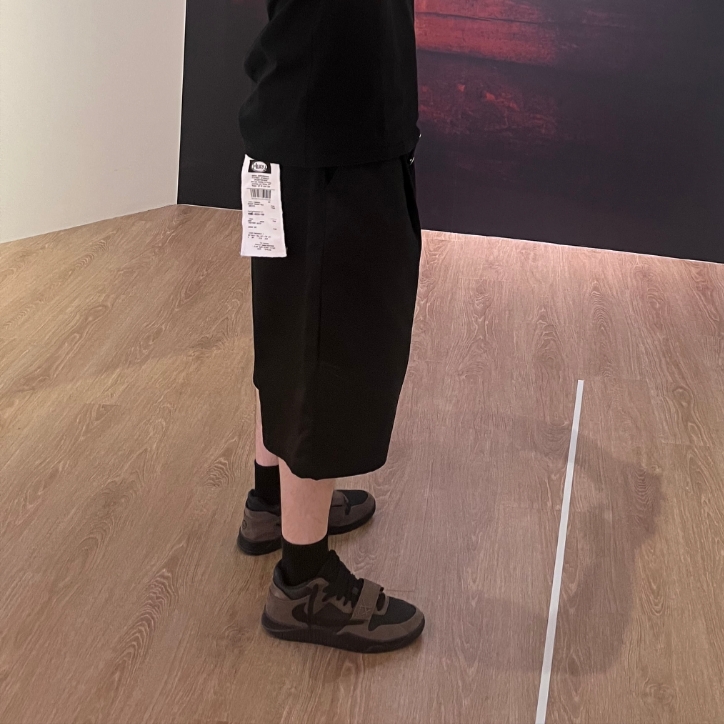 Huey Receipt Pin Tuck Bermuda Pants Black, Jordan x Travis Scott Jumpman Jack TR Black and Dark Mocha 착용 스타일