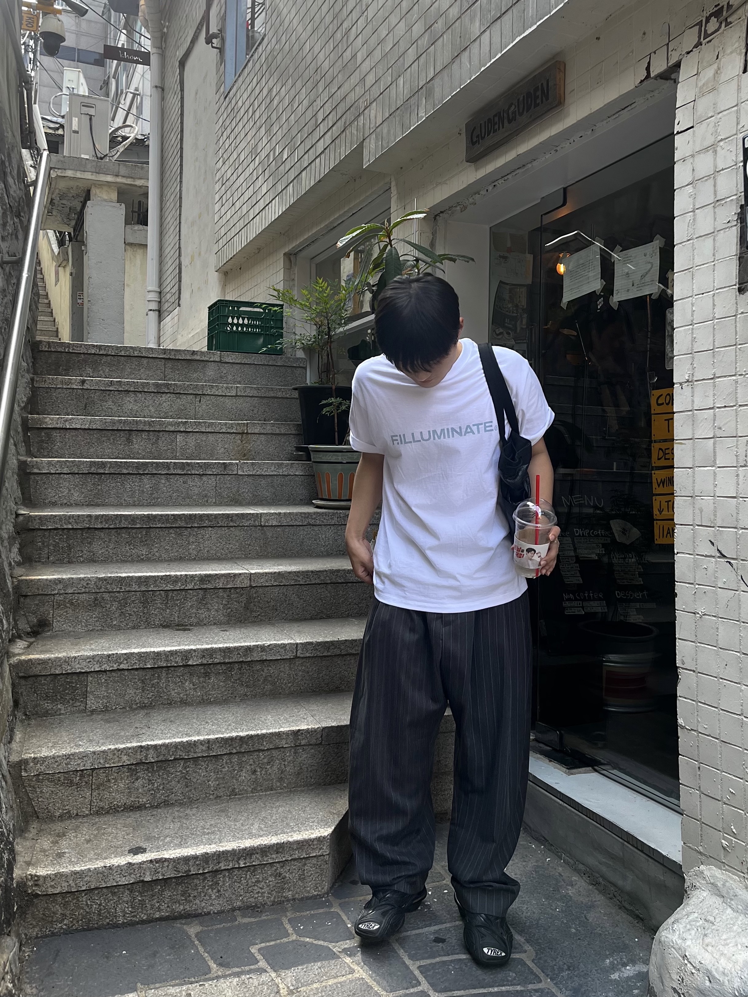 noun Wide Tapered Pants Stripe Charcoal, Balenciaga Tyrex Sneakers Black 착용 스타일 - 3