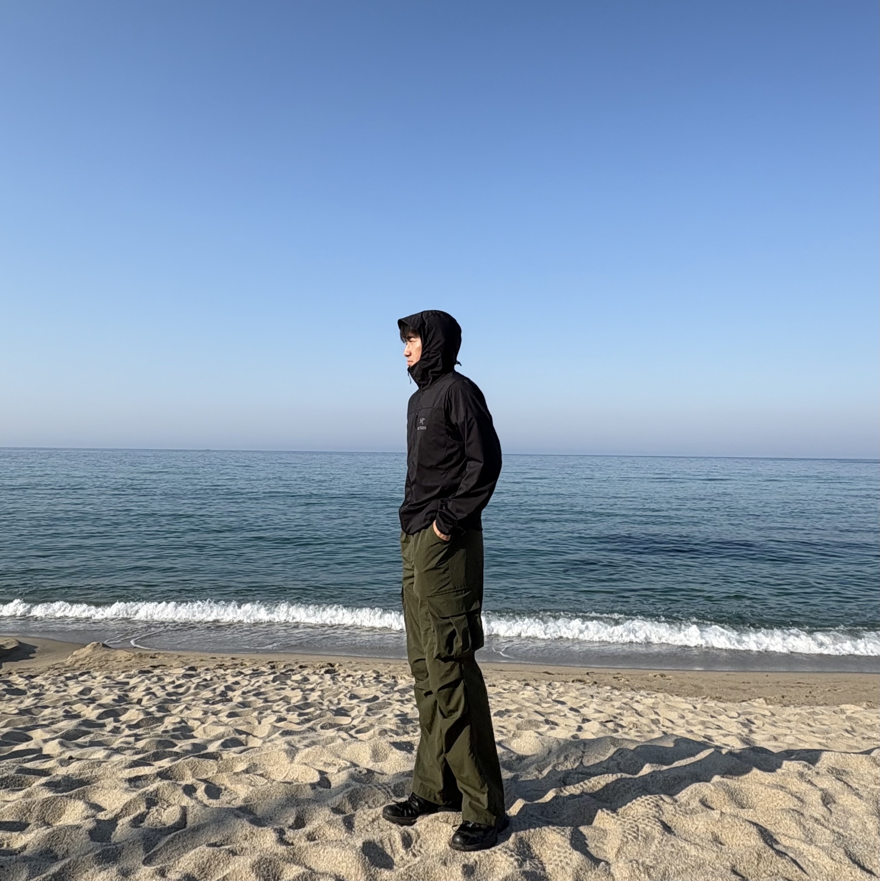 Arc'teryx Squamish Hoody Black, Salomon XT-6 ADV Black 착용 스타일 - 2