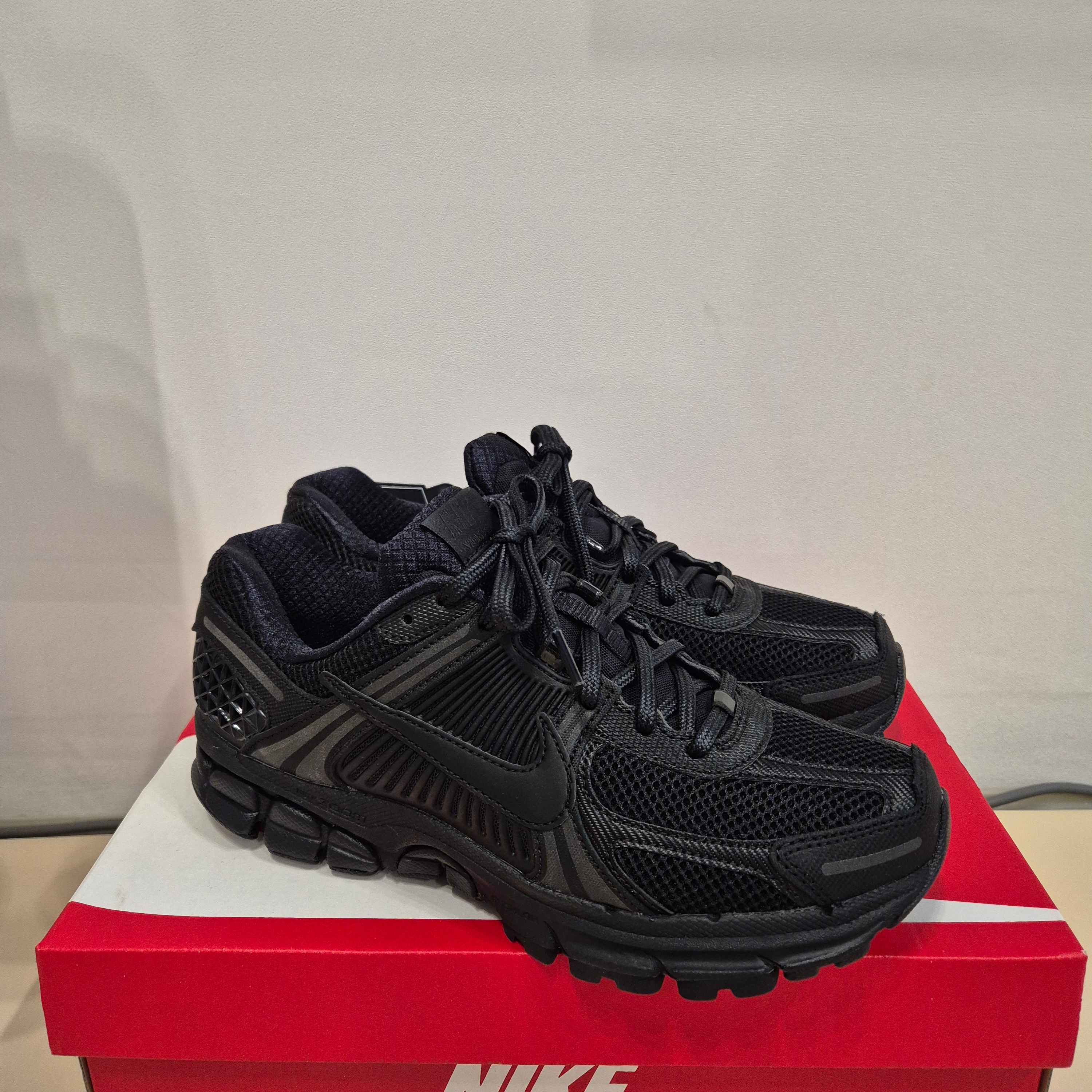 Nike Zoom Vomero 5 SP Black 착용 스타일