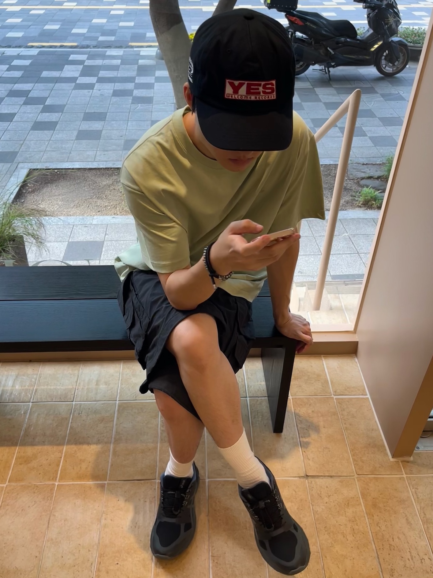Sansan Gear Logo T-Shirt Light Green_25SS, Musinsa Standard City Leisure CN Belted Multi Pocket Cargo Bermuda Pants Black 착용 스타일 - 1