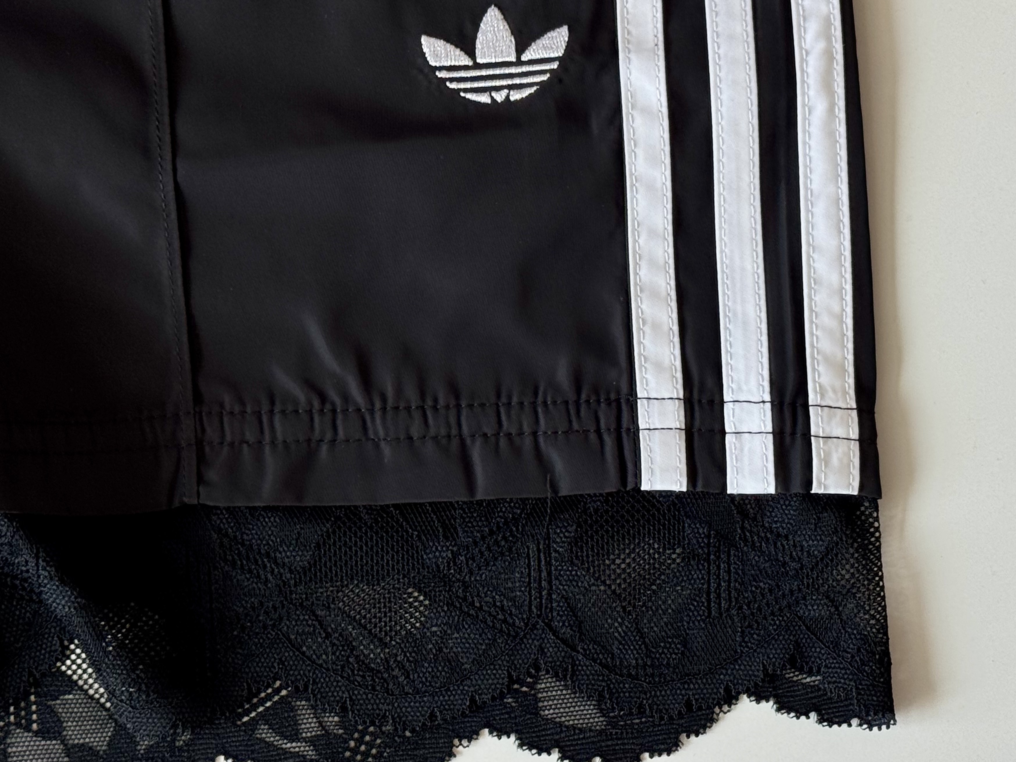 (W) Adidas Lace Trim 3-Stripes Shorts Black - KR Sizing, (W) Adidas Lace Trim 3-Stripes Shorts White - KR Sizing 착용 스타일 - 3