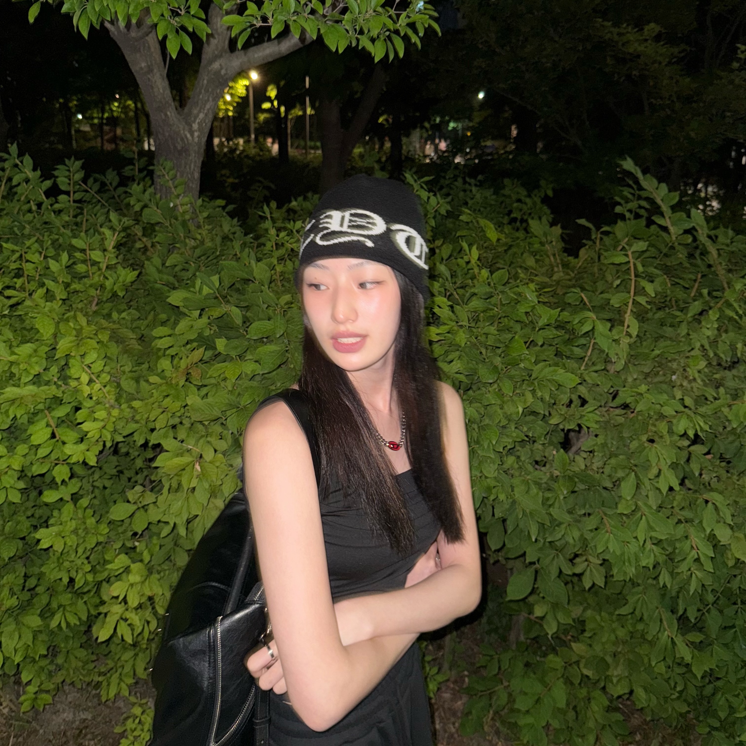 Diesel Dx1446 Red Enamel Stainless Steel Chain Necklace Silver, Matin Kim Side Zipper Shoulder Bag in Black 착용 스타일 - 2