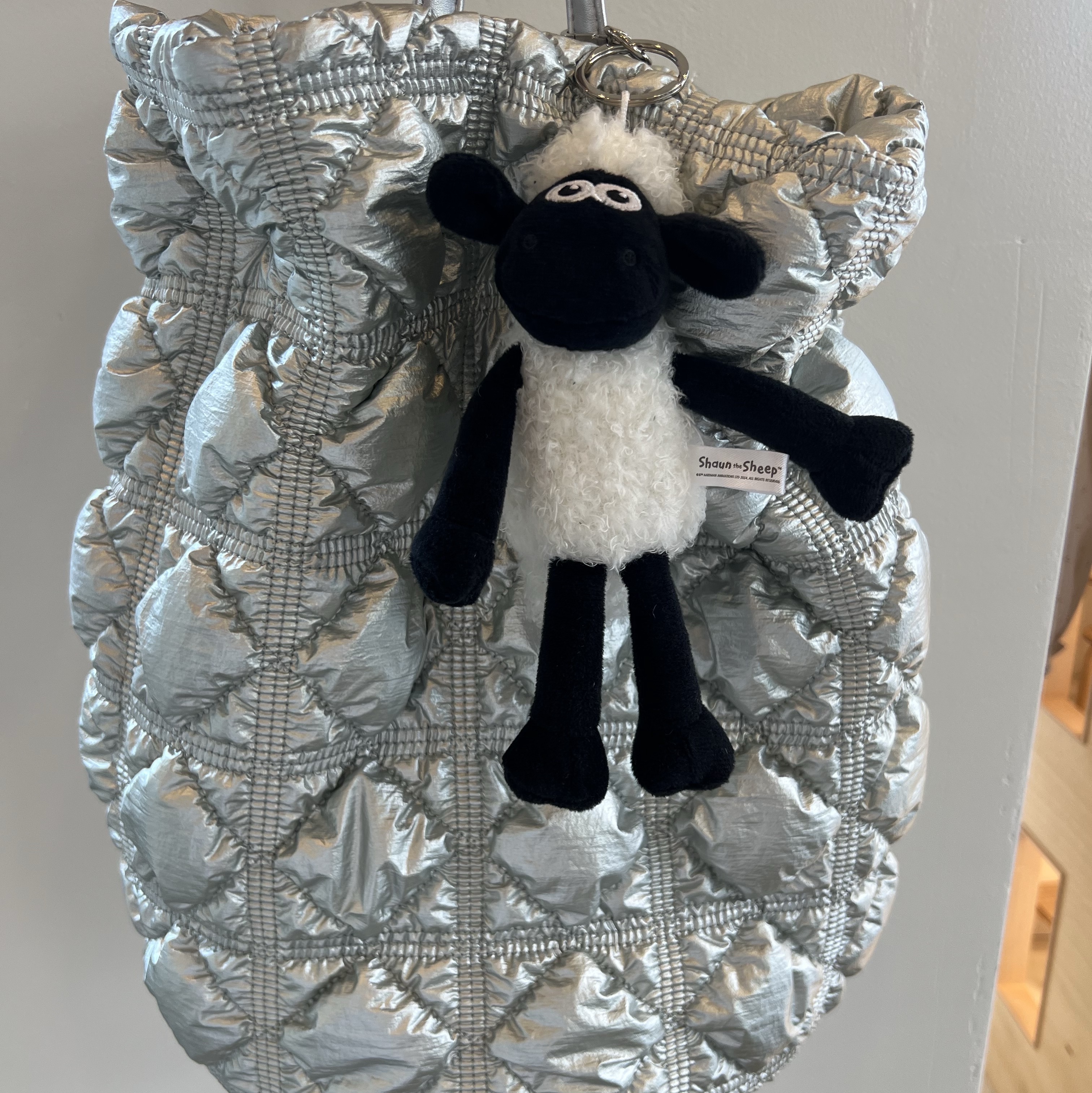 Dream C&C Shaun The Sheep Keyring Plush 16cm 착용 스타일