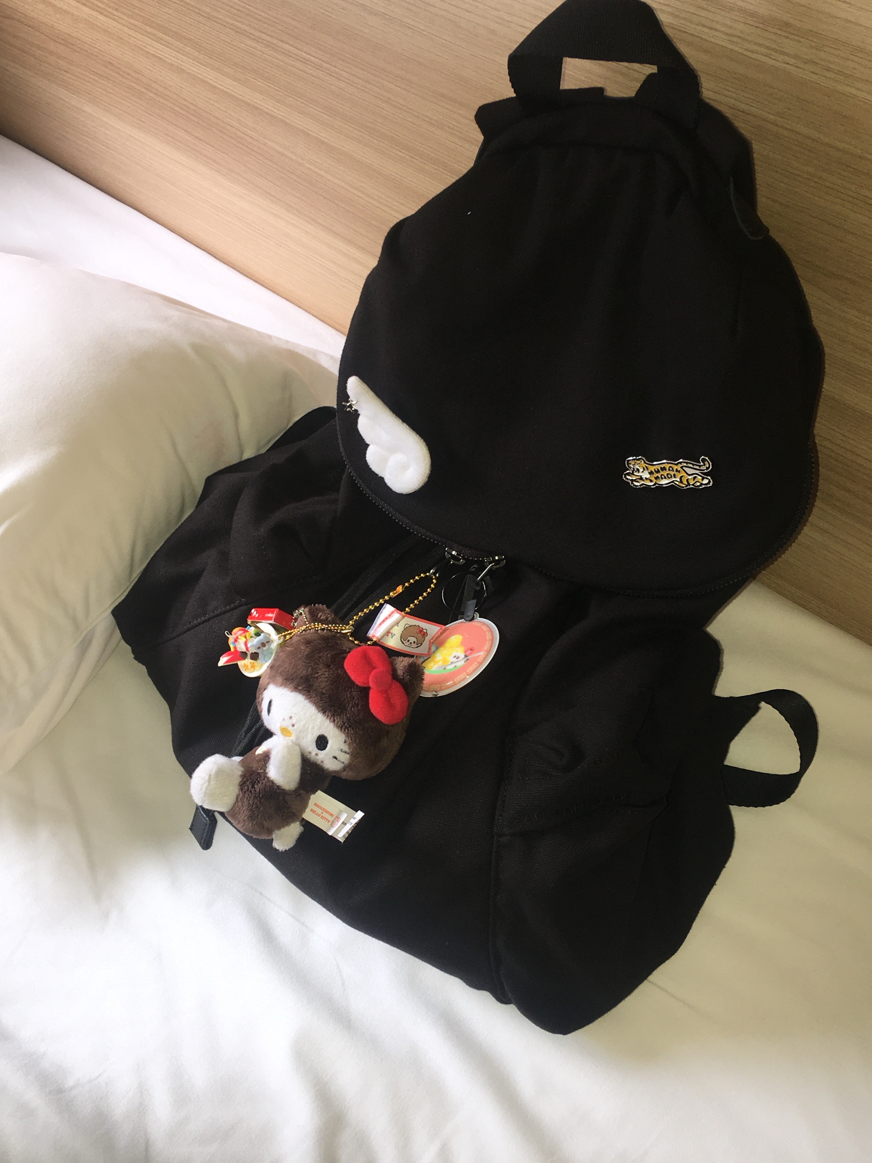 Sansan Gear Flap Backpack Black, Sanrio Hello Kitty x Monchhichi 50th Anniversary Hello Kitty Holder 착용 스타일