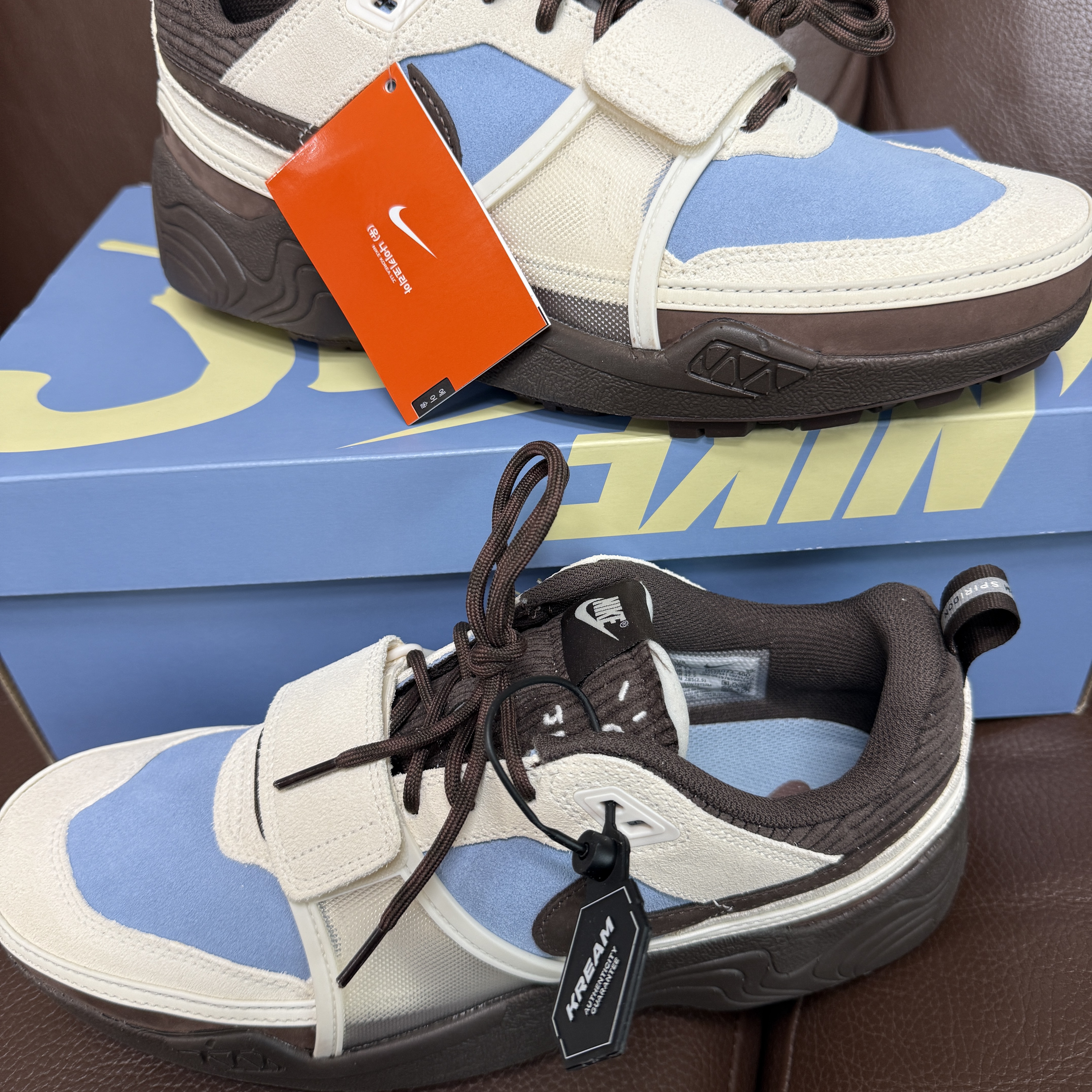 Nike x Travis Scott Zoom Field Jaxx Pale Ivory and Leche Blue 착용 스타일 - 2