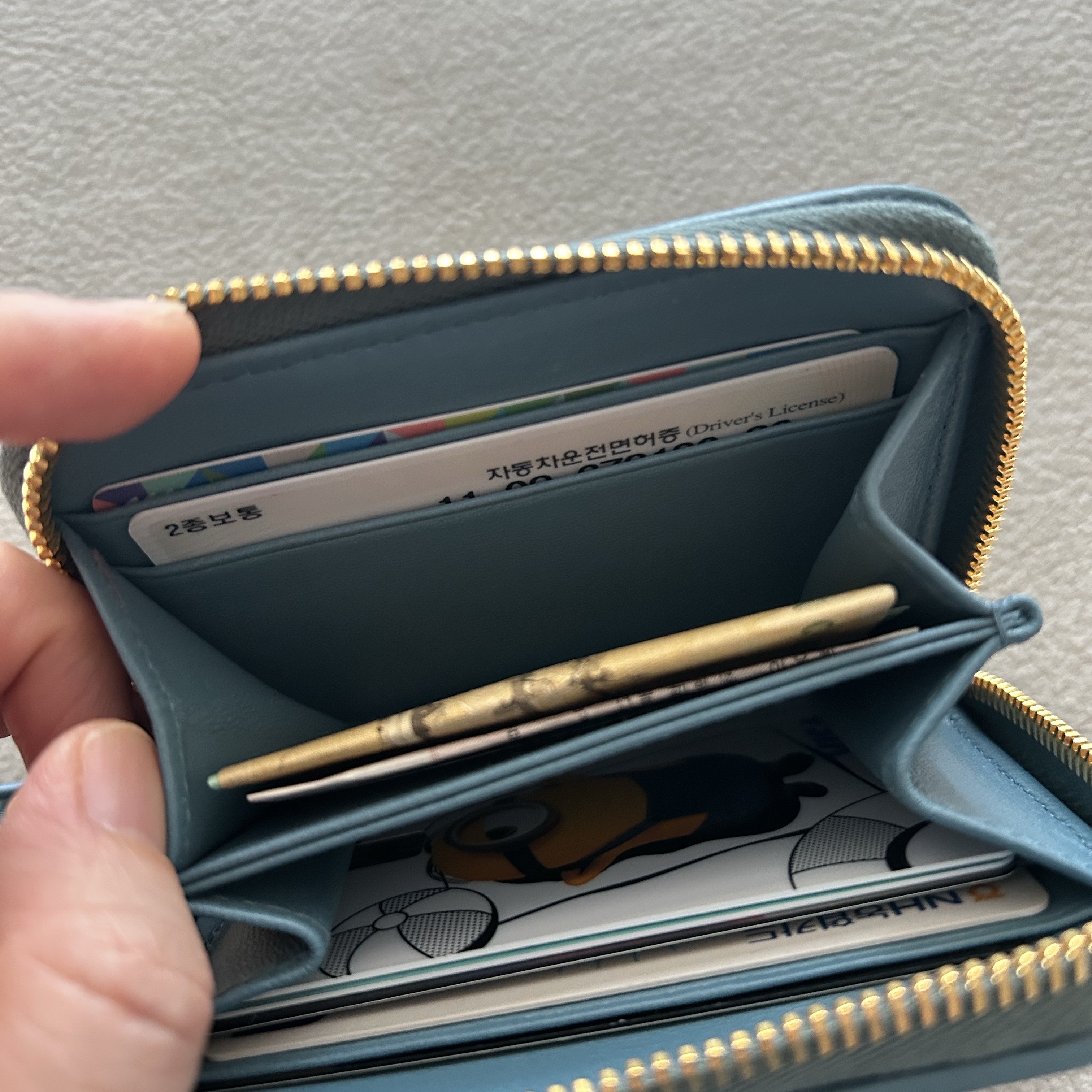 Miu Miu Matelasse Nappa Leather Coin Purse Marina Blue 착용 스타일 - 4