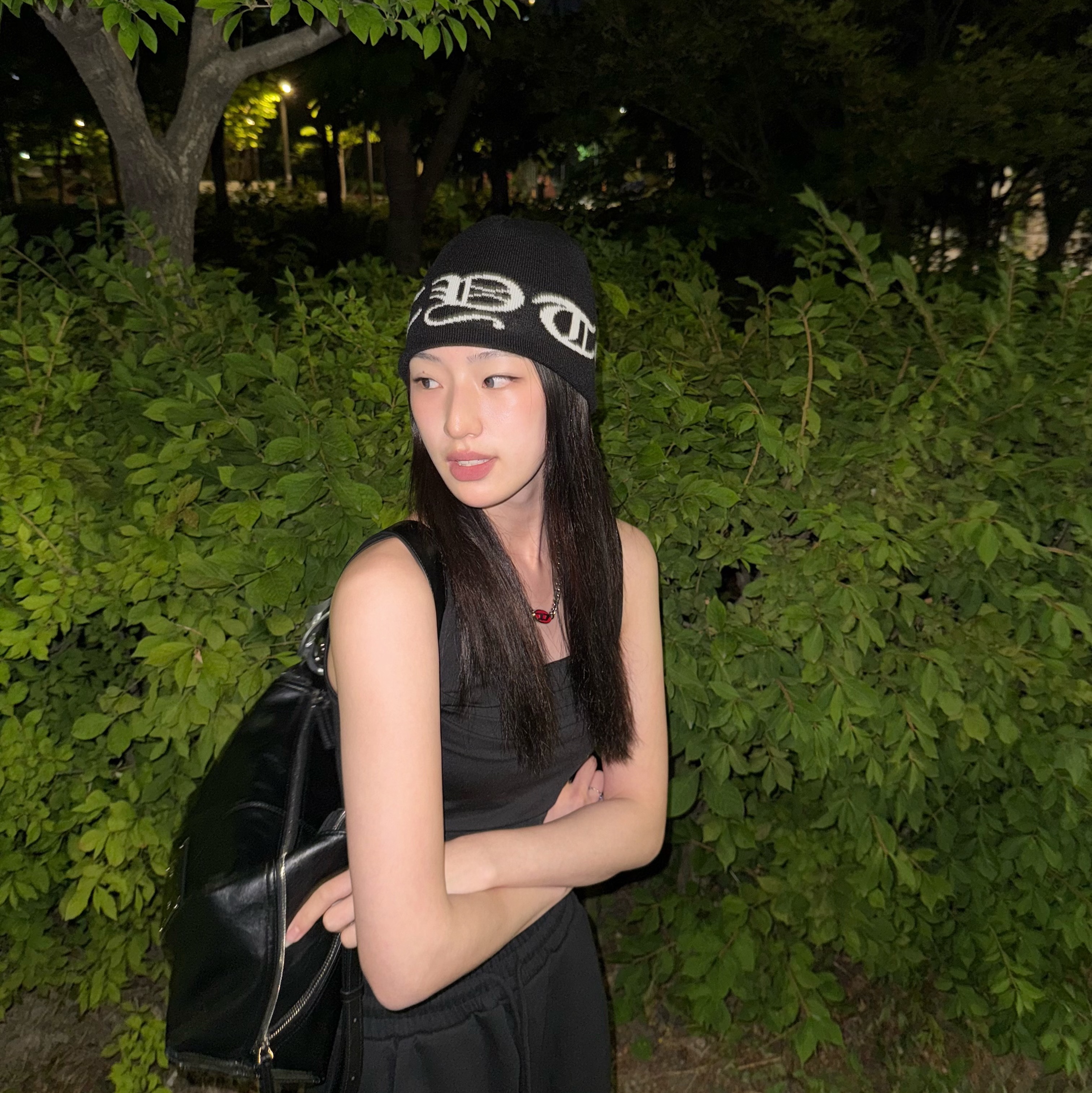 Diesel Dx1446 Red Enamel Stainless Steel Chain Necklace Silver, Matin Kim Side Zipper Shoulder Bag in Black 착용 스타일 - 1