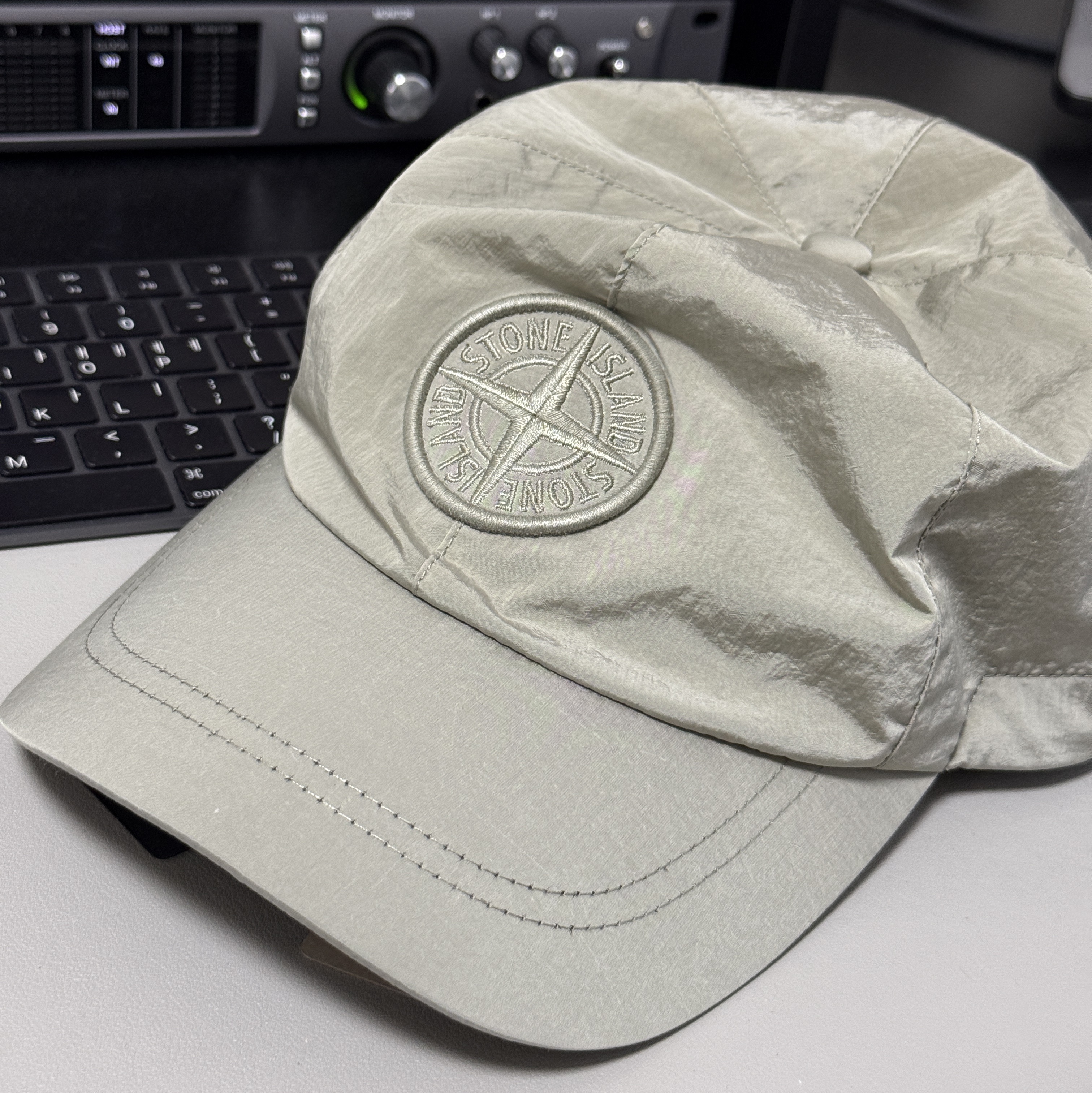 Stone Island 99576 Nylon Metal 6-Panel Cap Ecru - 24SS 착용 스타일
