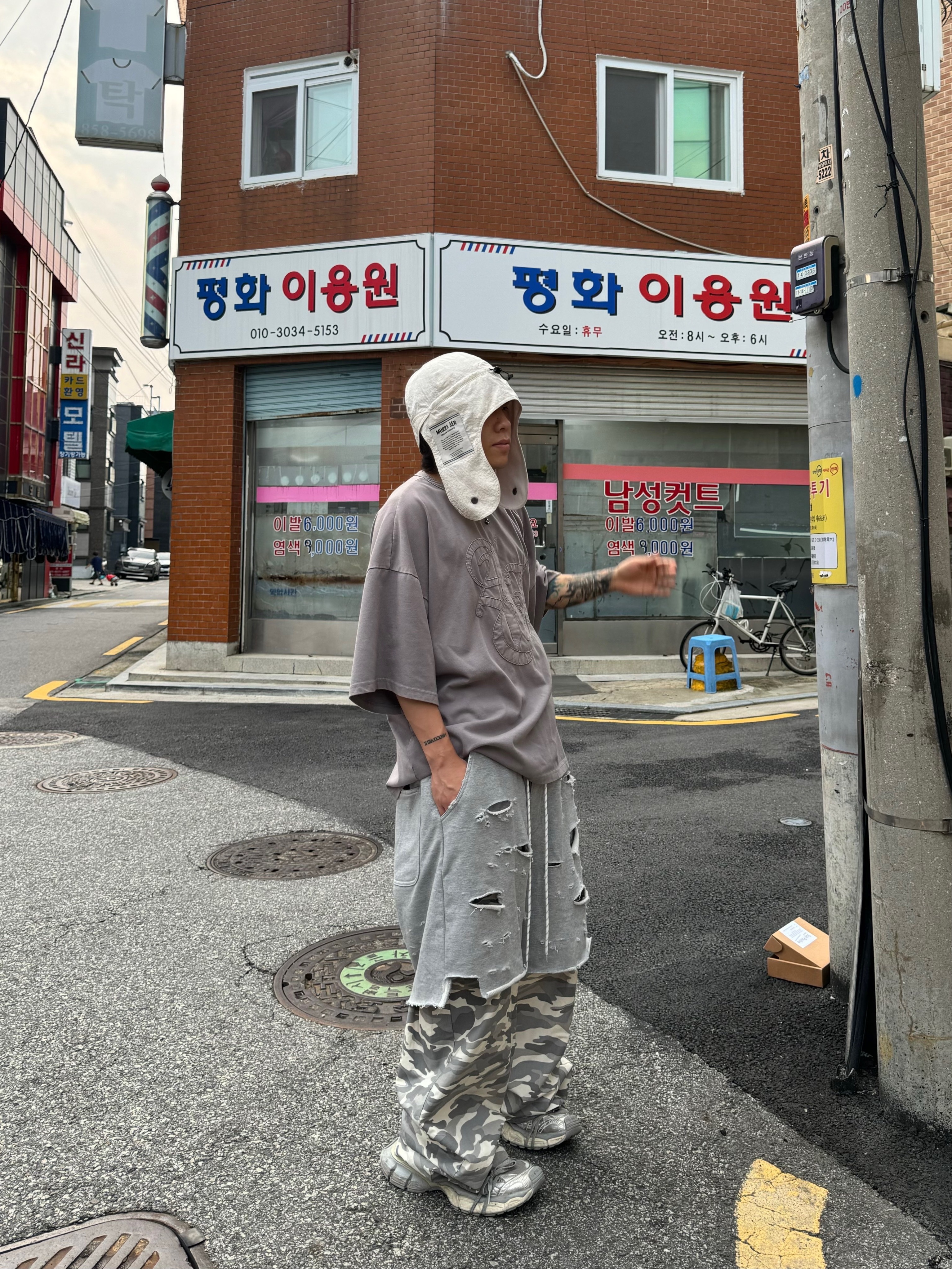 Balenciaga 3XL Sneakers Light Beige 착용 스타일 - 2